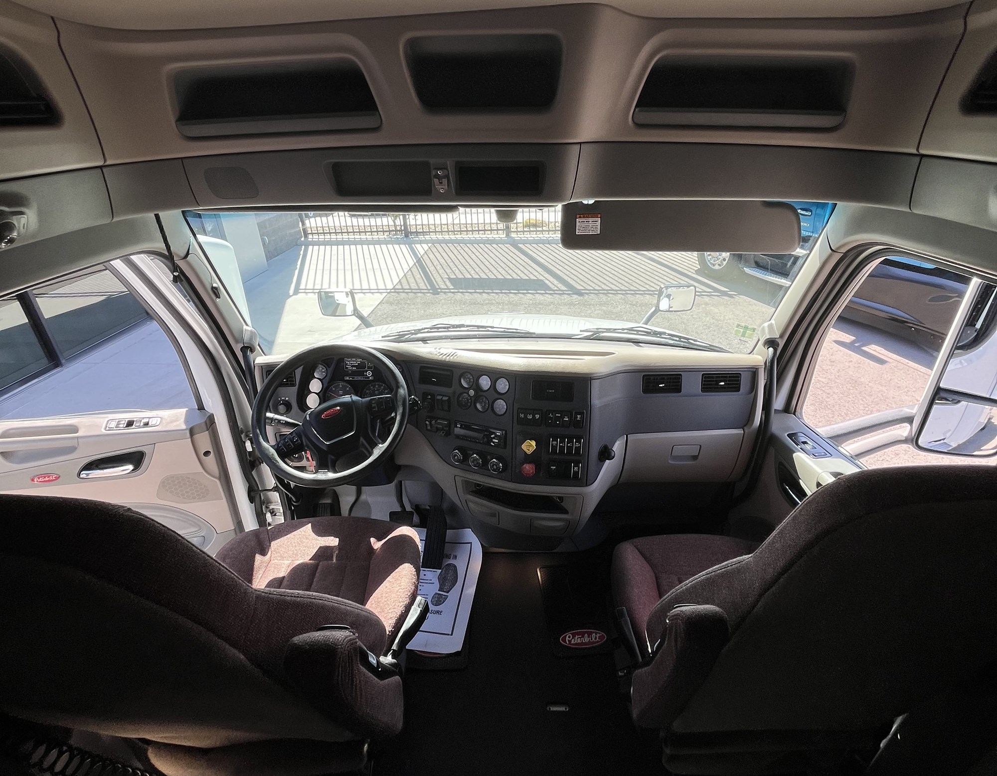 2018 Kenworth T680 2018 Kenworth T680 - image 4 of 6