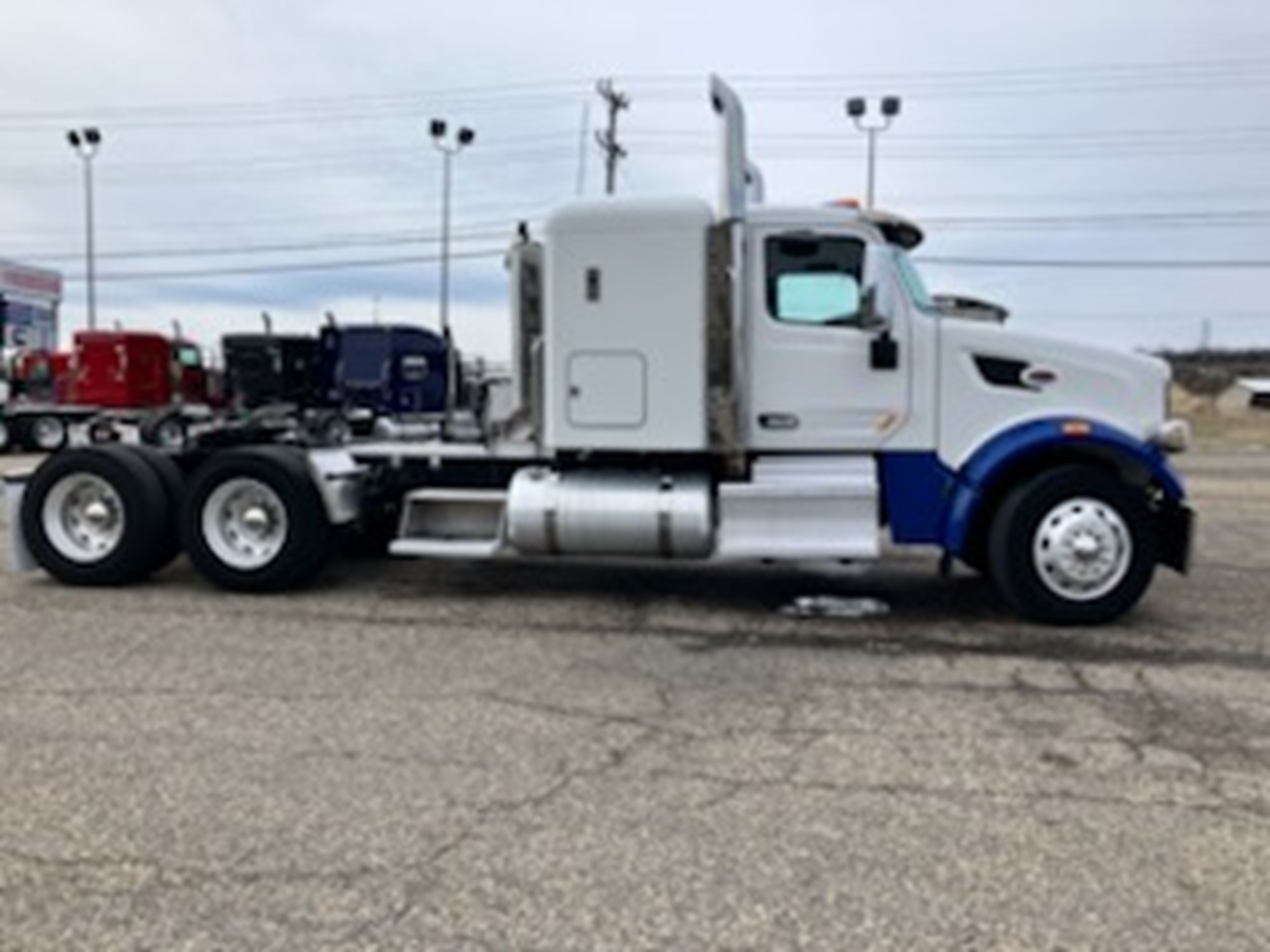 2019 Peterbilt - image 4
