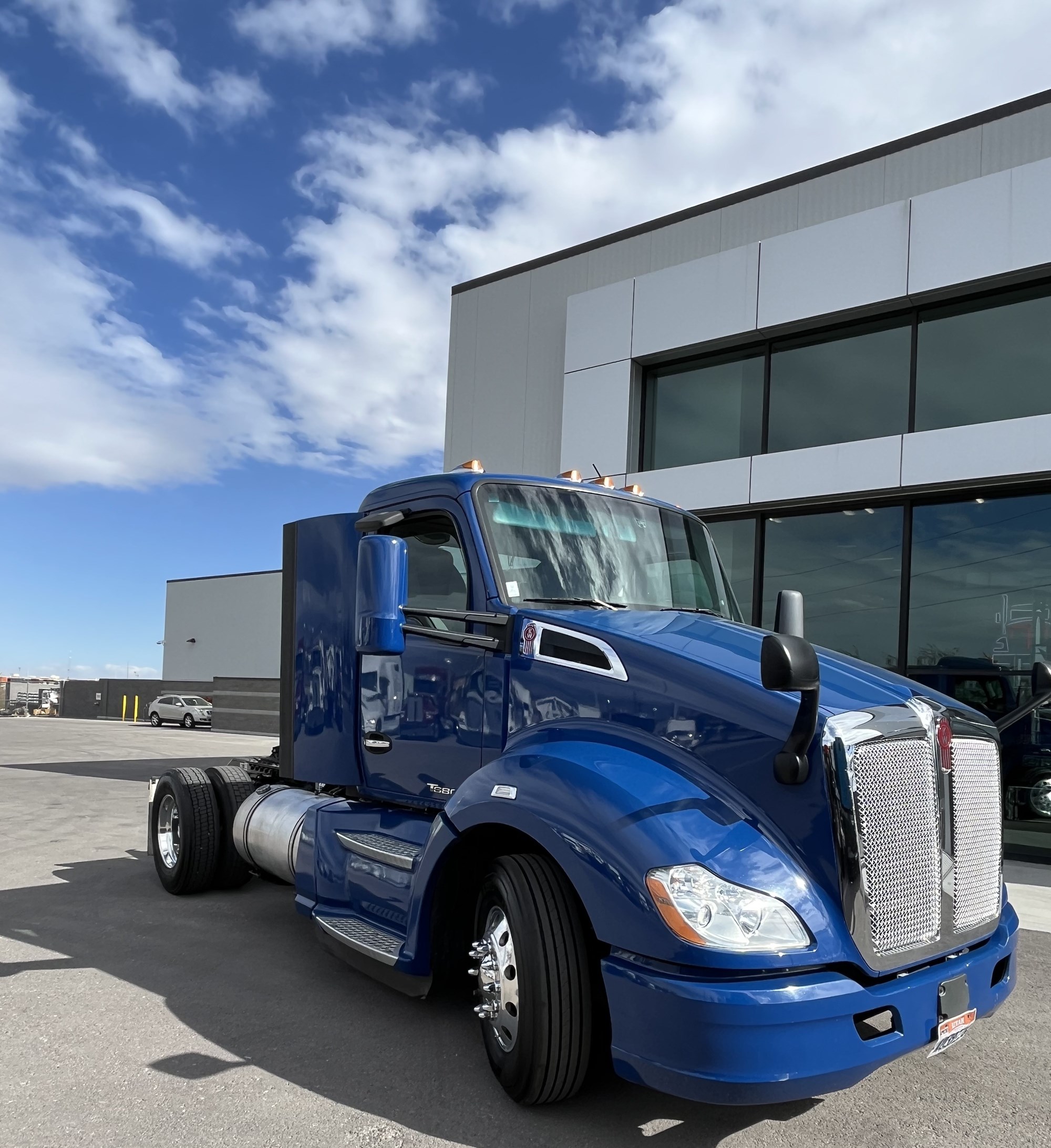 2020 Kenworth T680 - image 1 of 6