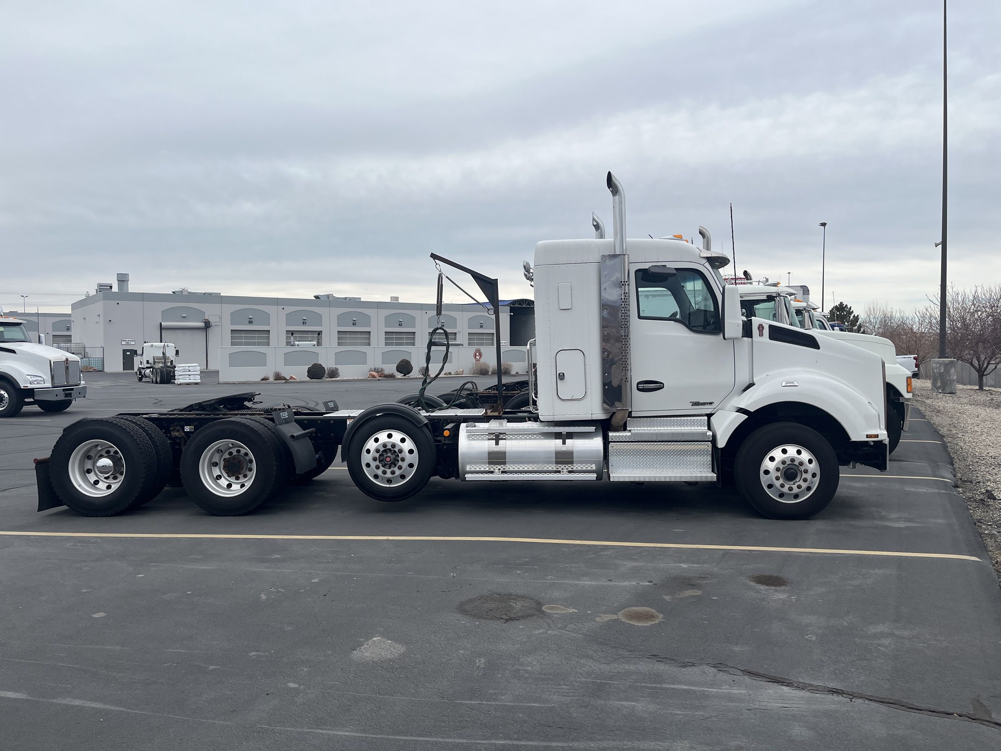 2020 Kenworth T880 - image 1