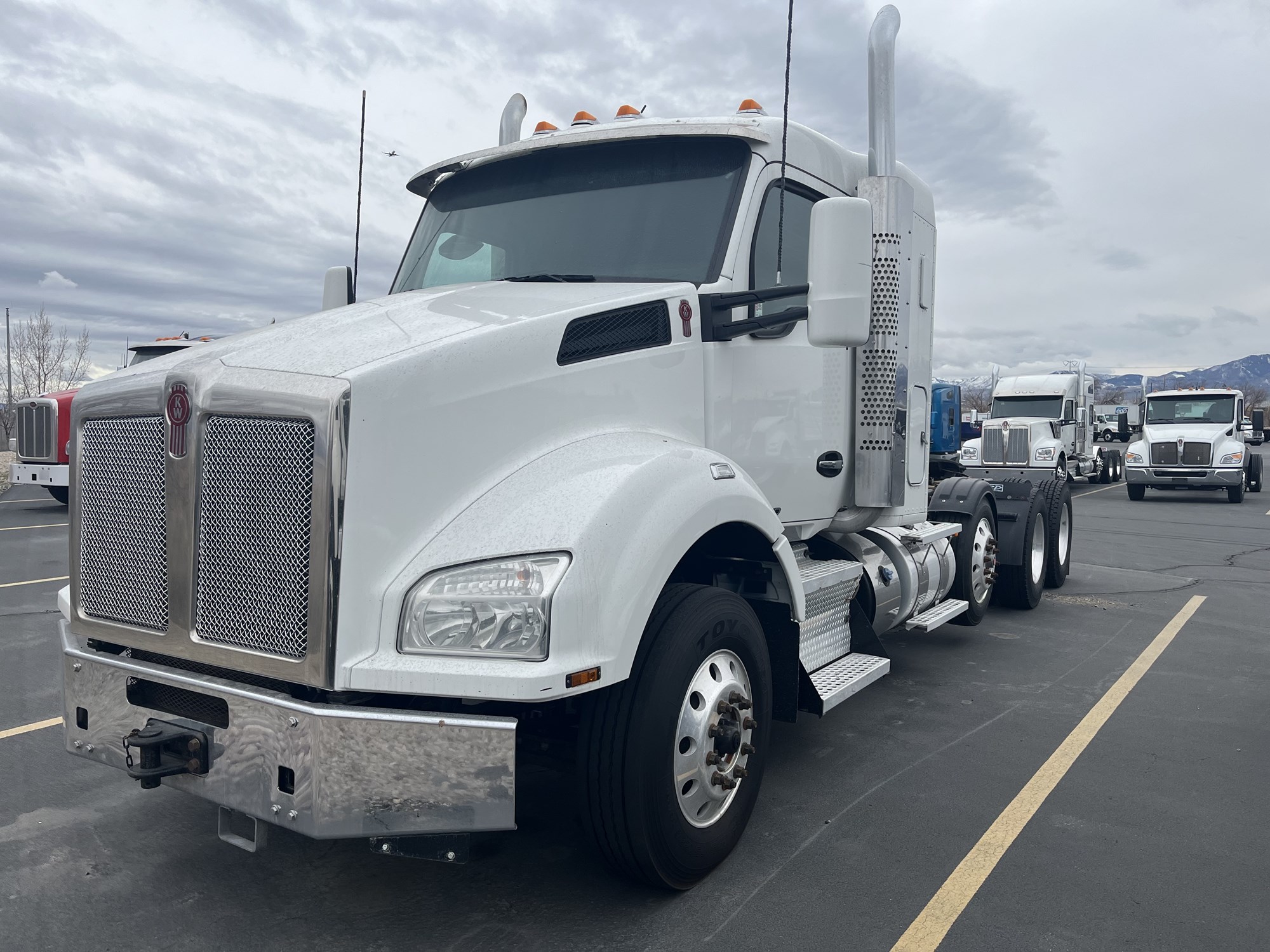 2020 Kenworth T880 - image 2