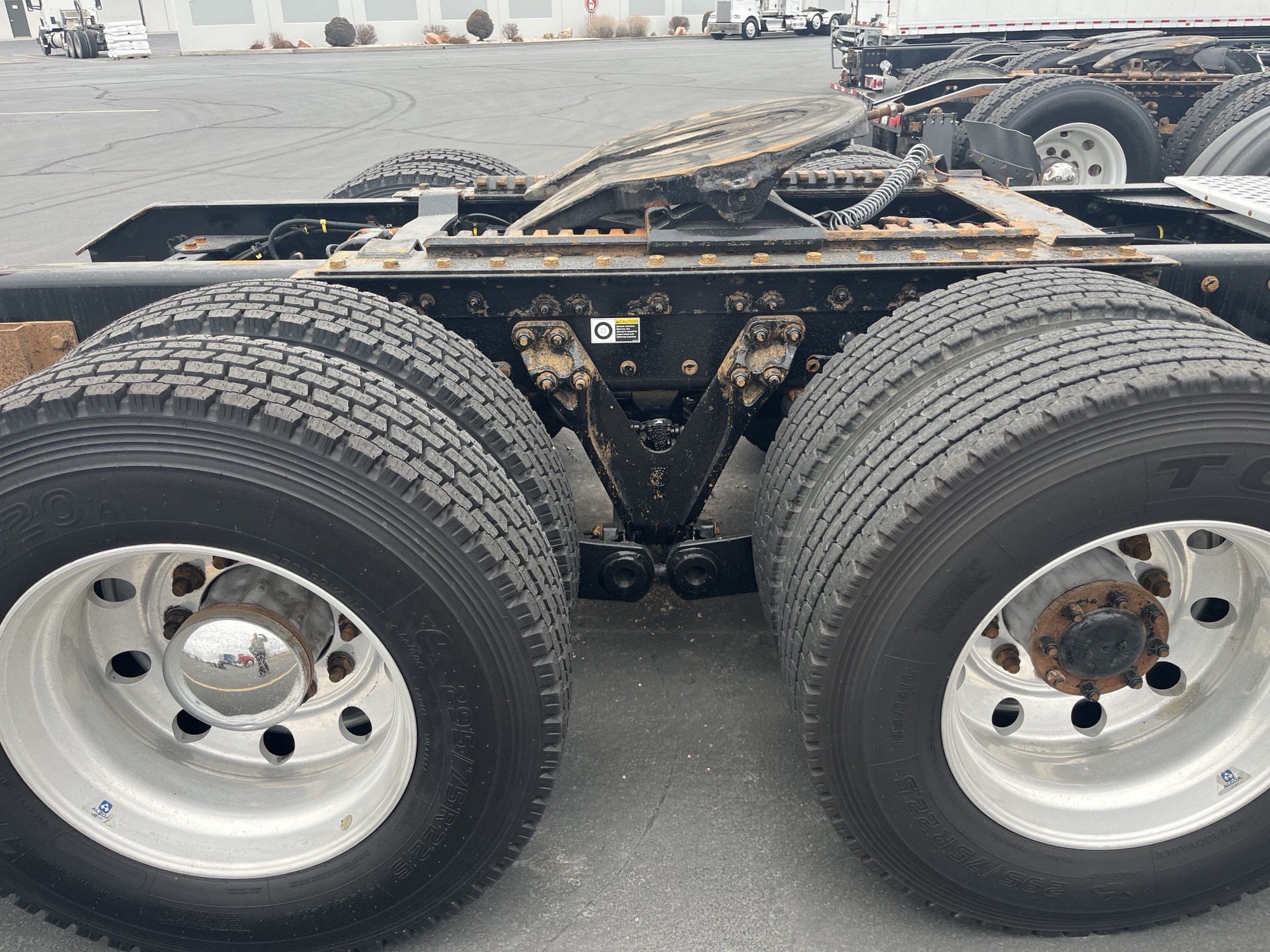 2020 Kenworth T880 - image 3