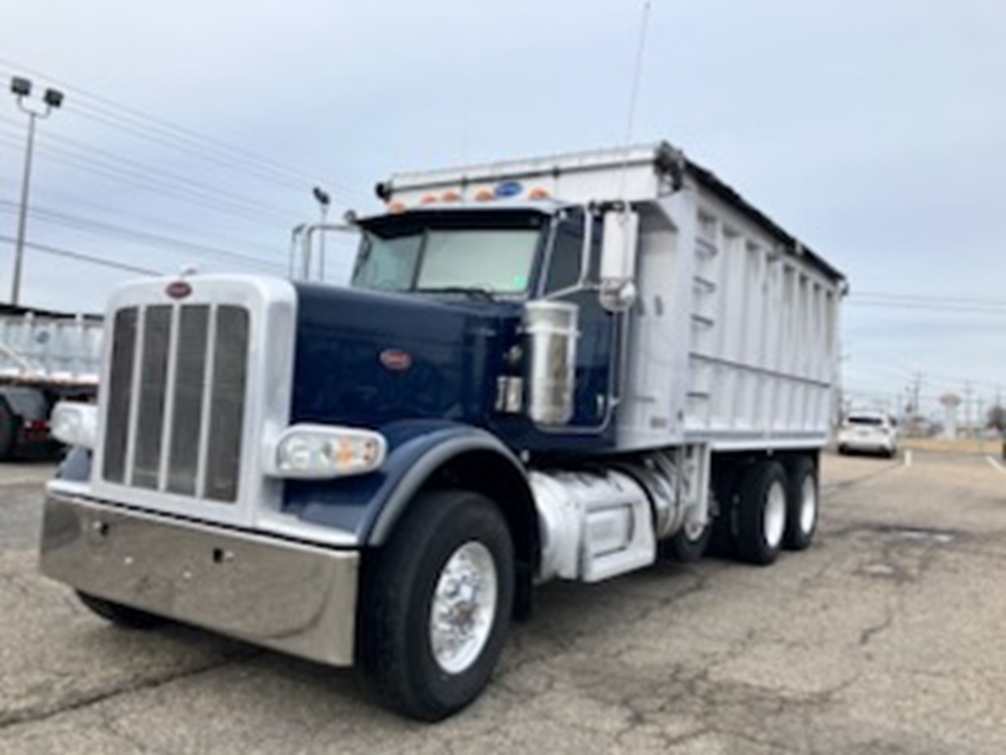 2020 Peterbilt - image 1