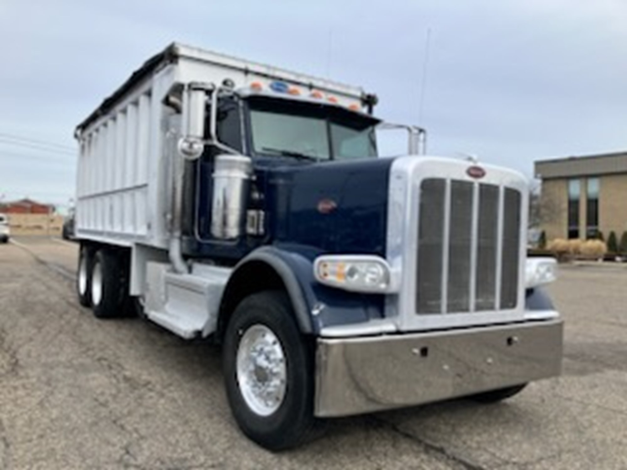2020 Peterbilt - image 3