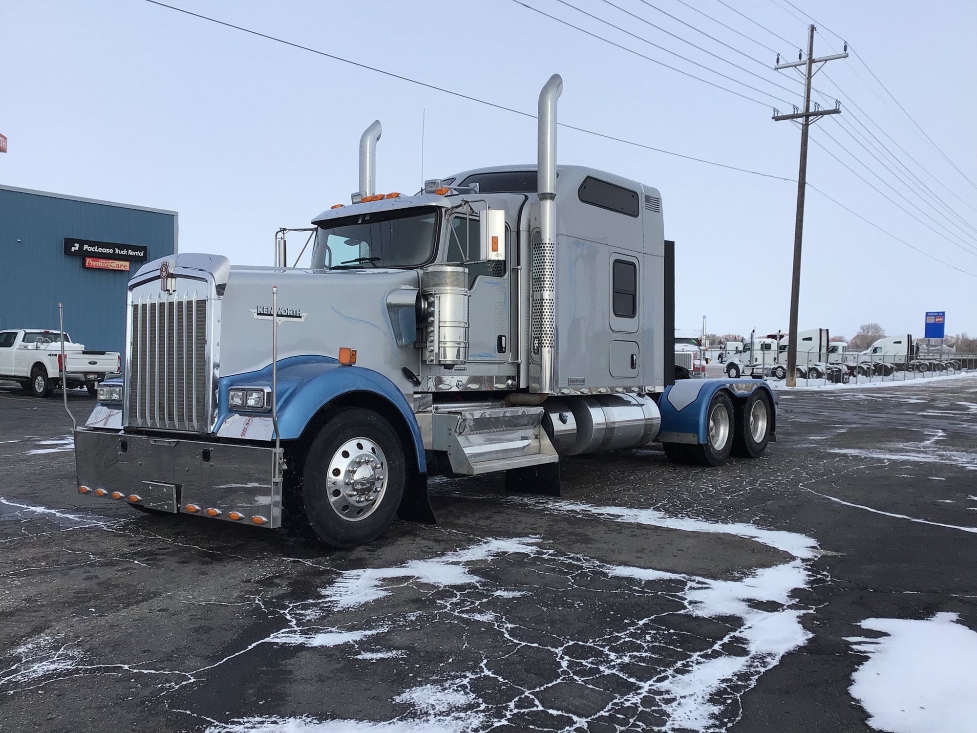 2020 Kenworth W900 - image 1 of 6