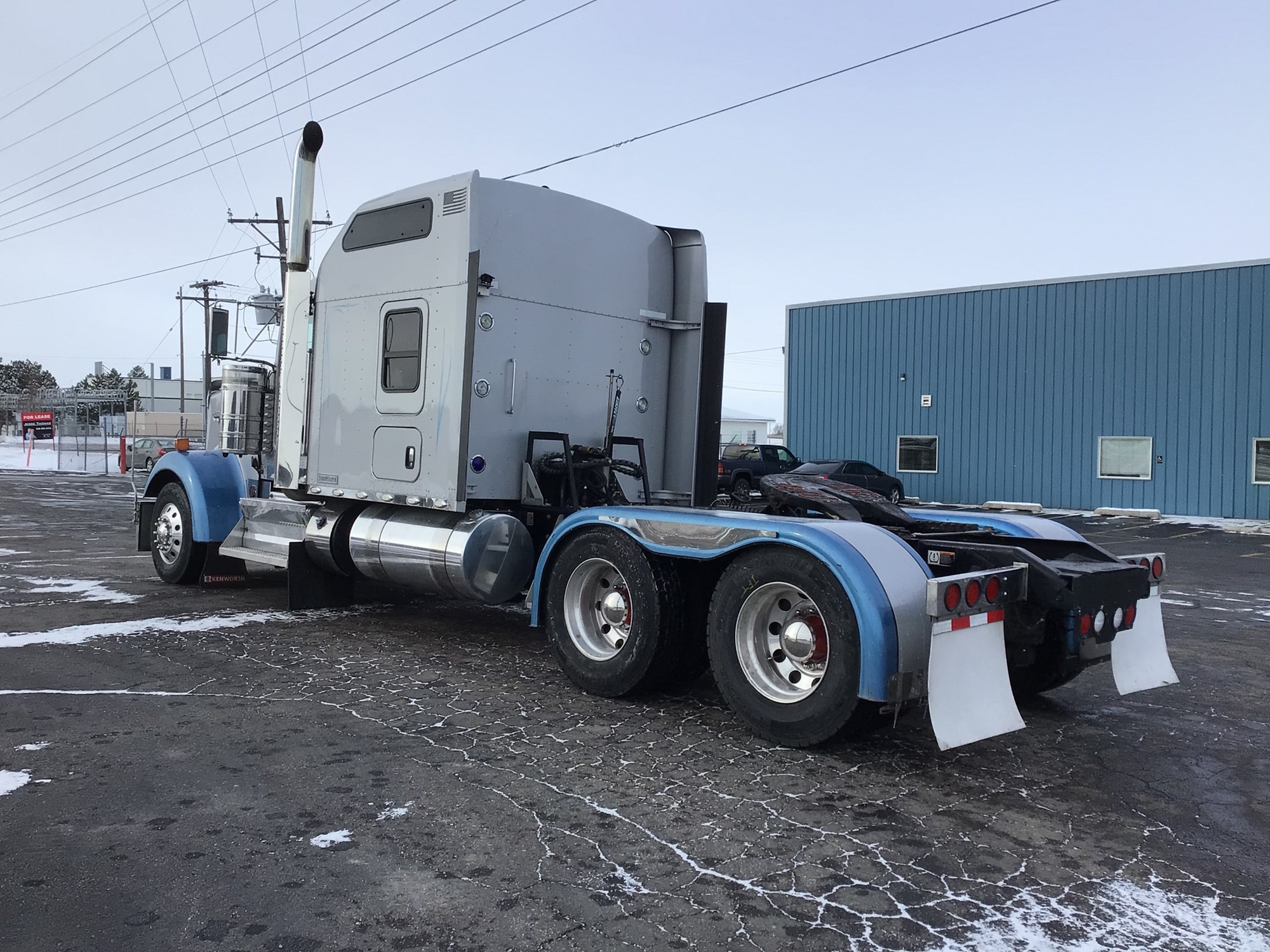 2020 Kenworth W900 - image 3 of 6