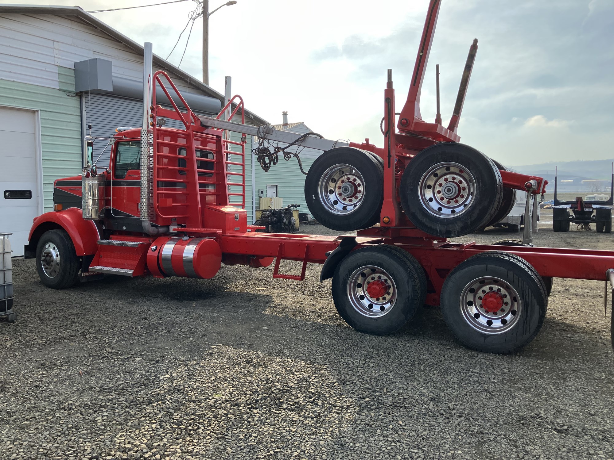 2020 Kenworth W900 - image 3 of 6