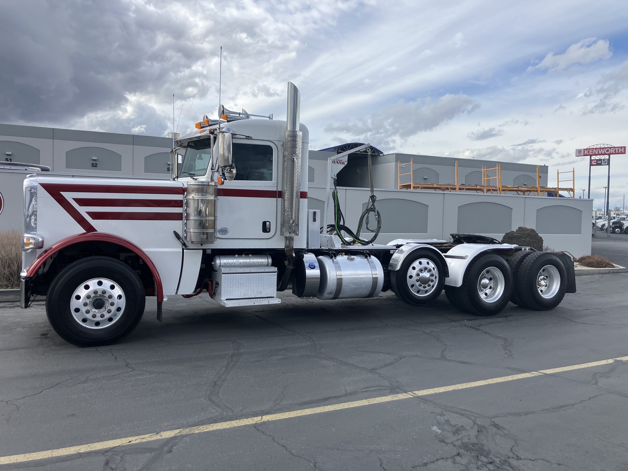 2021 Peterbilt - image 1