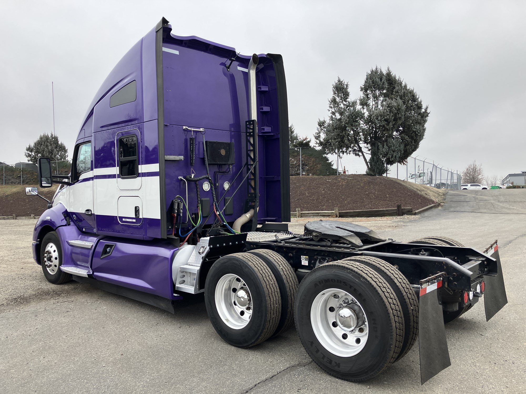 2021 Kenworth T680 2021 Kenworth T680 - image 3 of 6