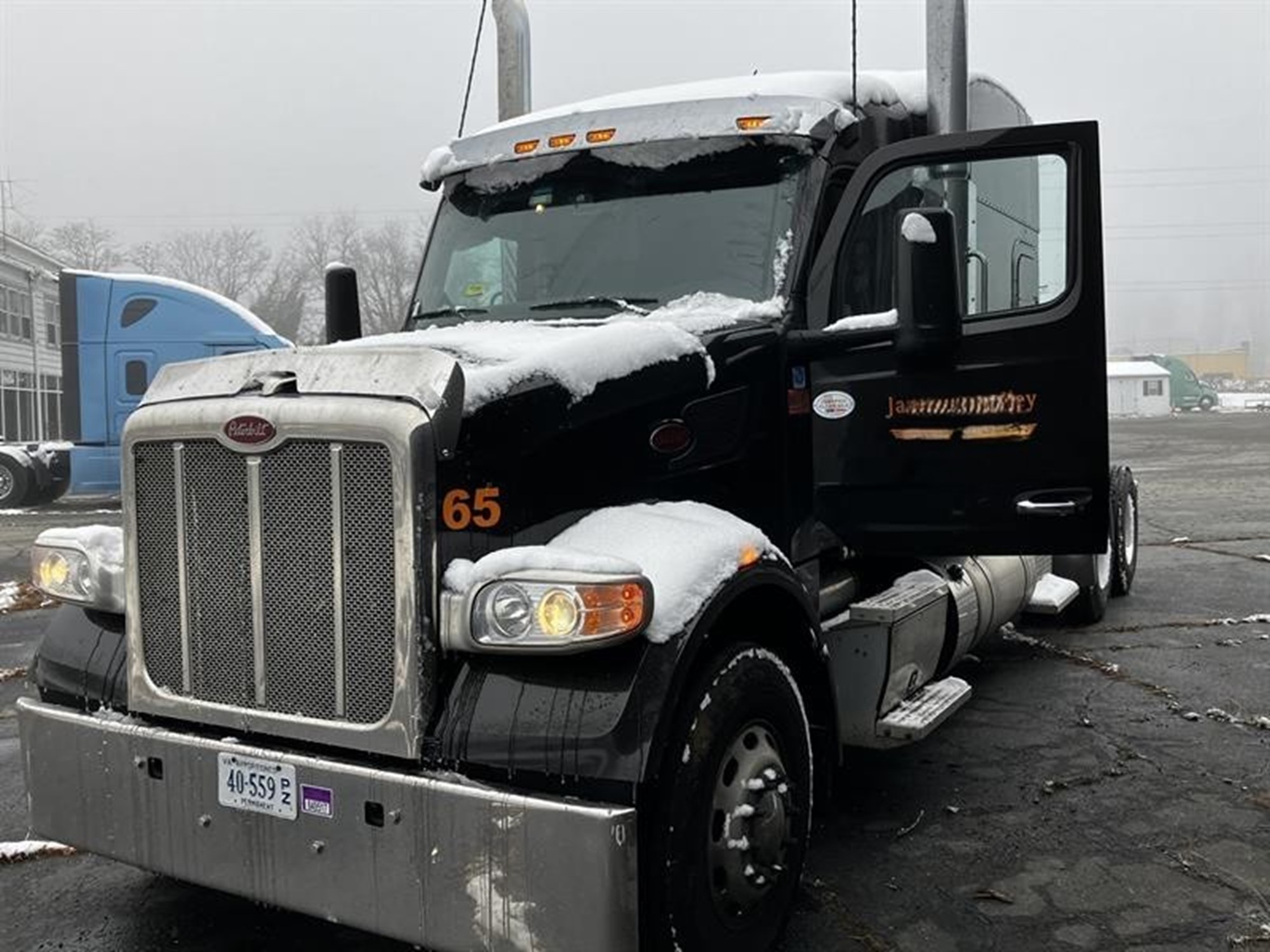 2022 Peterbilt 567 - image 2 of 2