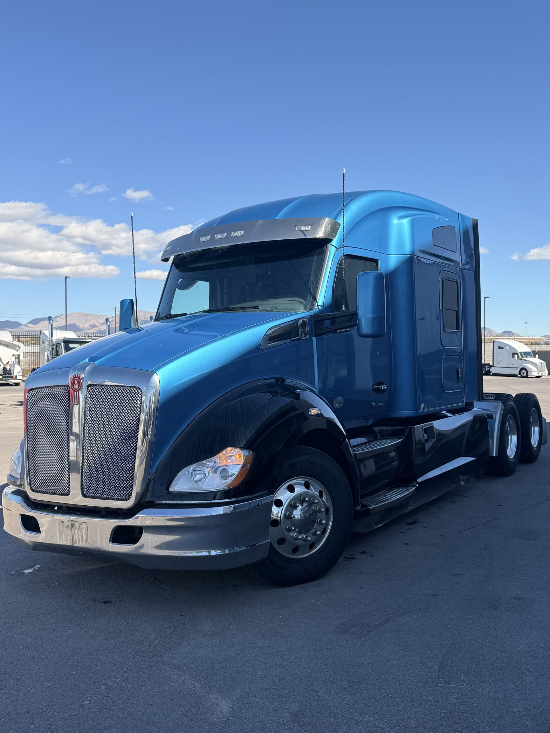 2022 Kenworth T680 - image 1