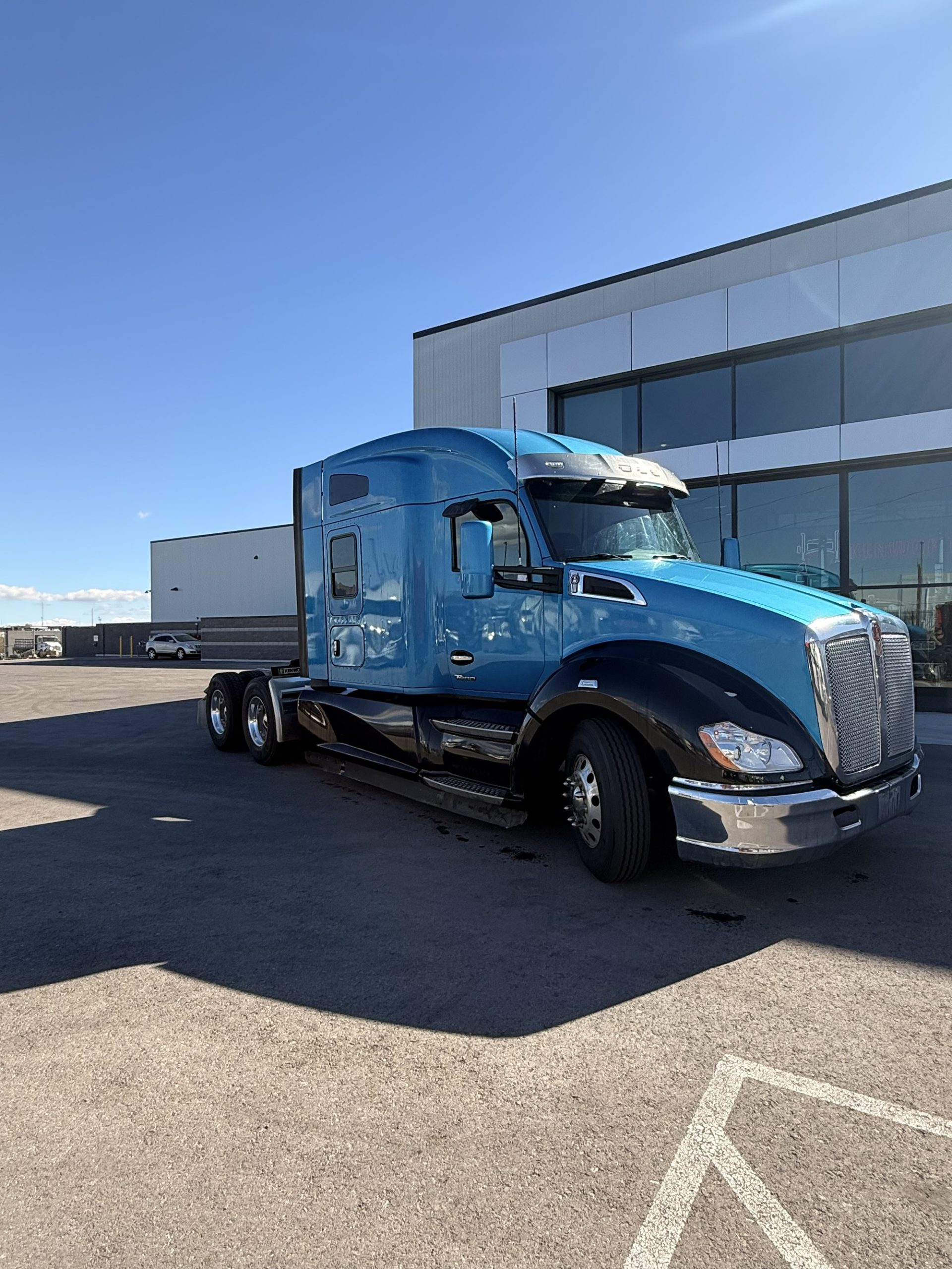2022 Kenworth T680 - image 2