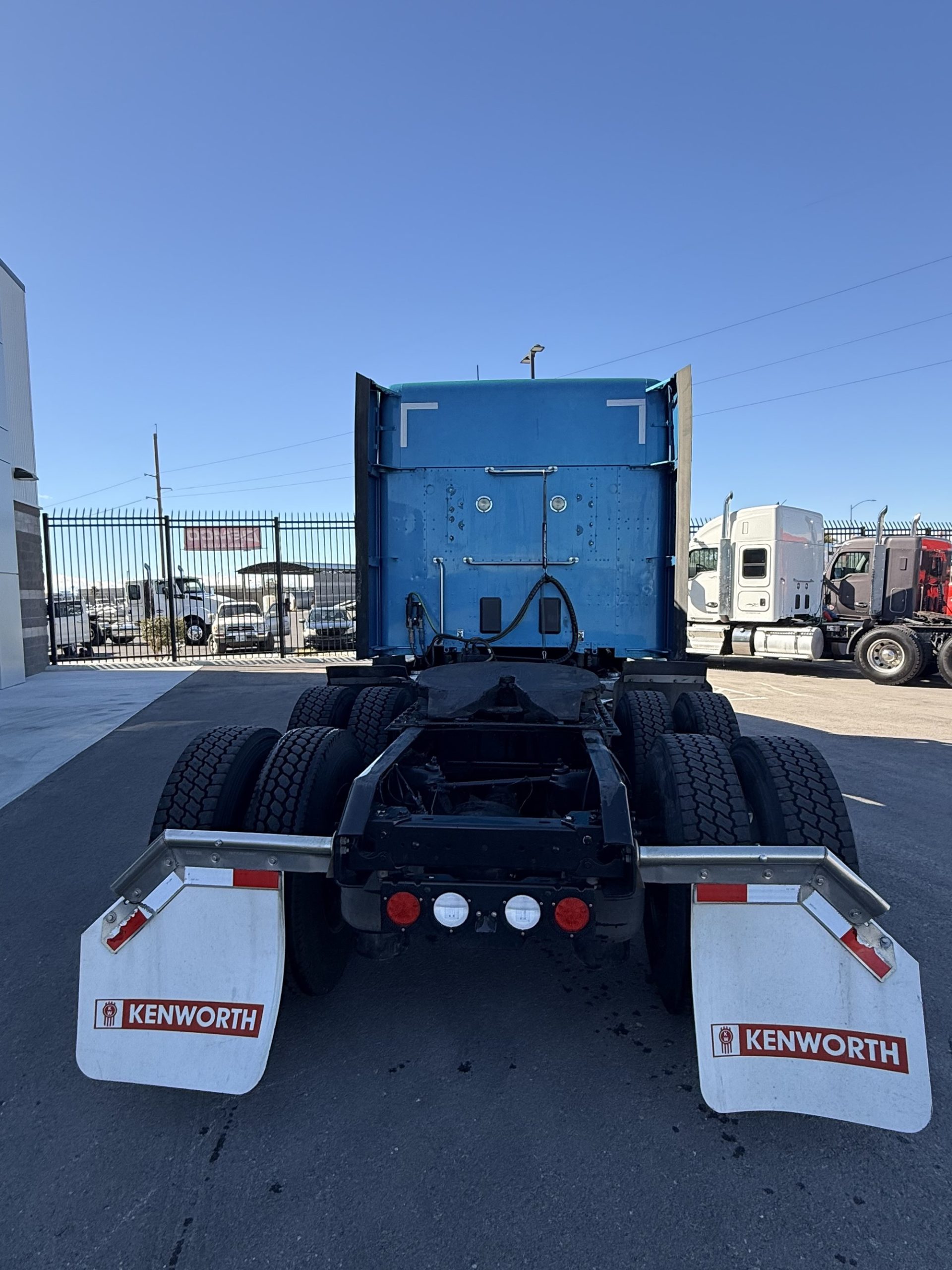 2022 Kenworth T680 - image 3
