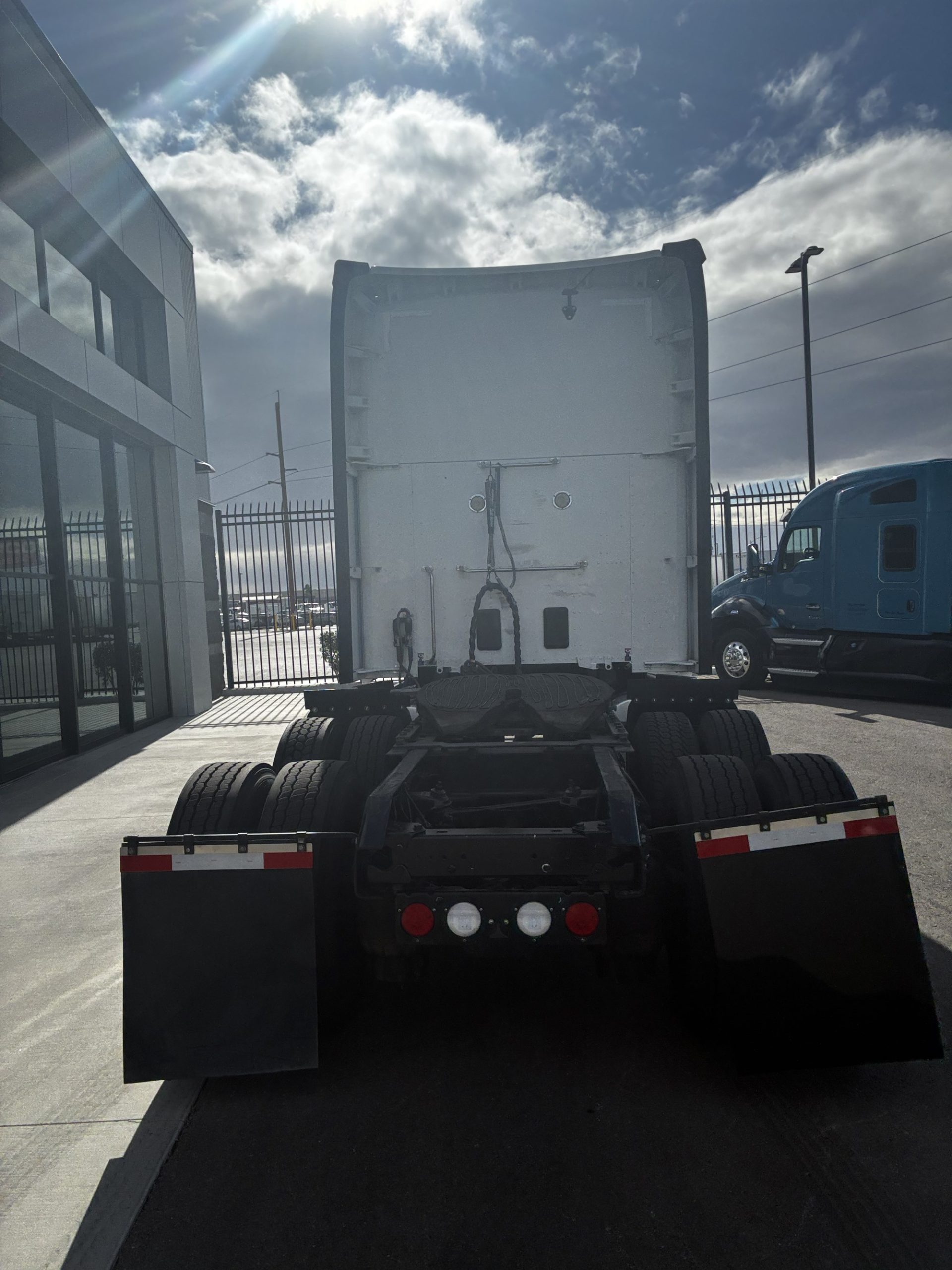 2022 Kenworth T680 2022 Kenworth T680 - image 5 of 6