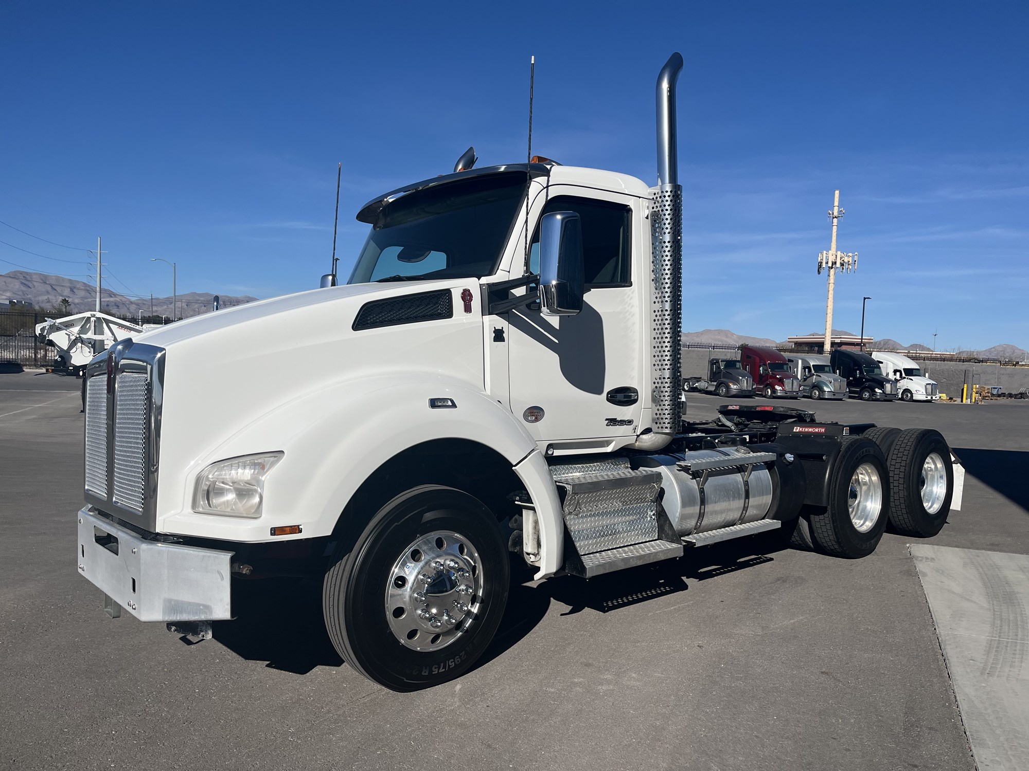 2022 Kenworth T880 - image 3 of 6