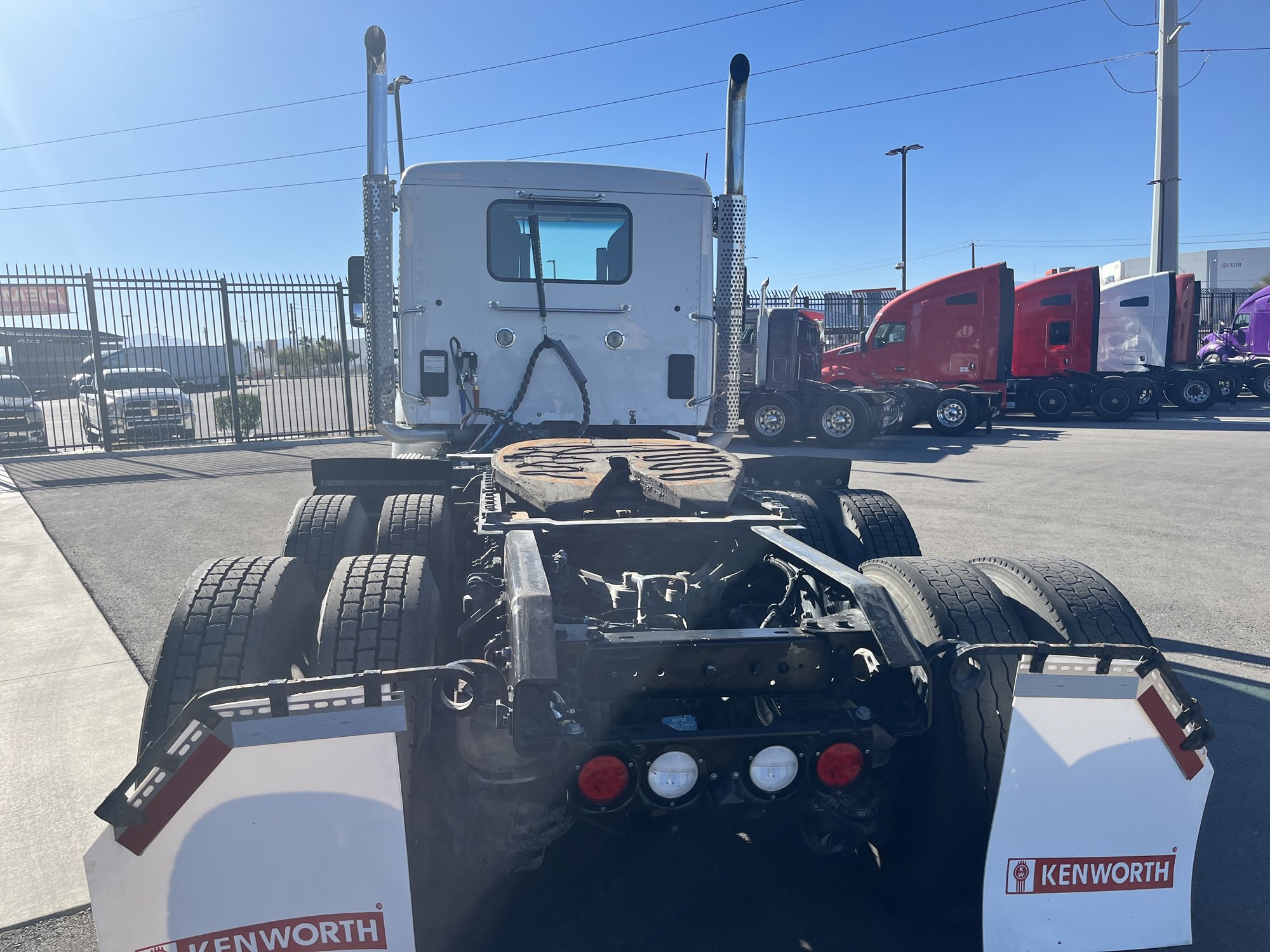 2022 Kenworth T880 - image 5 of 6