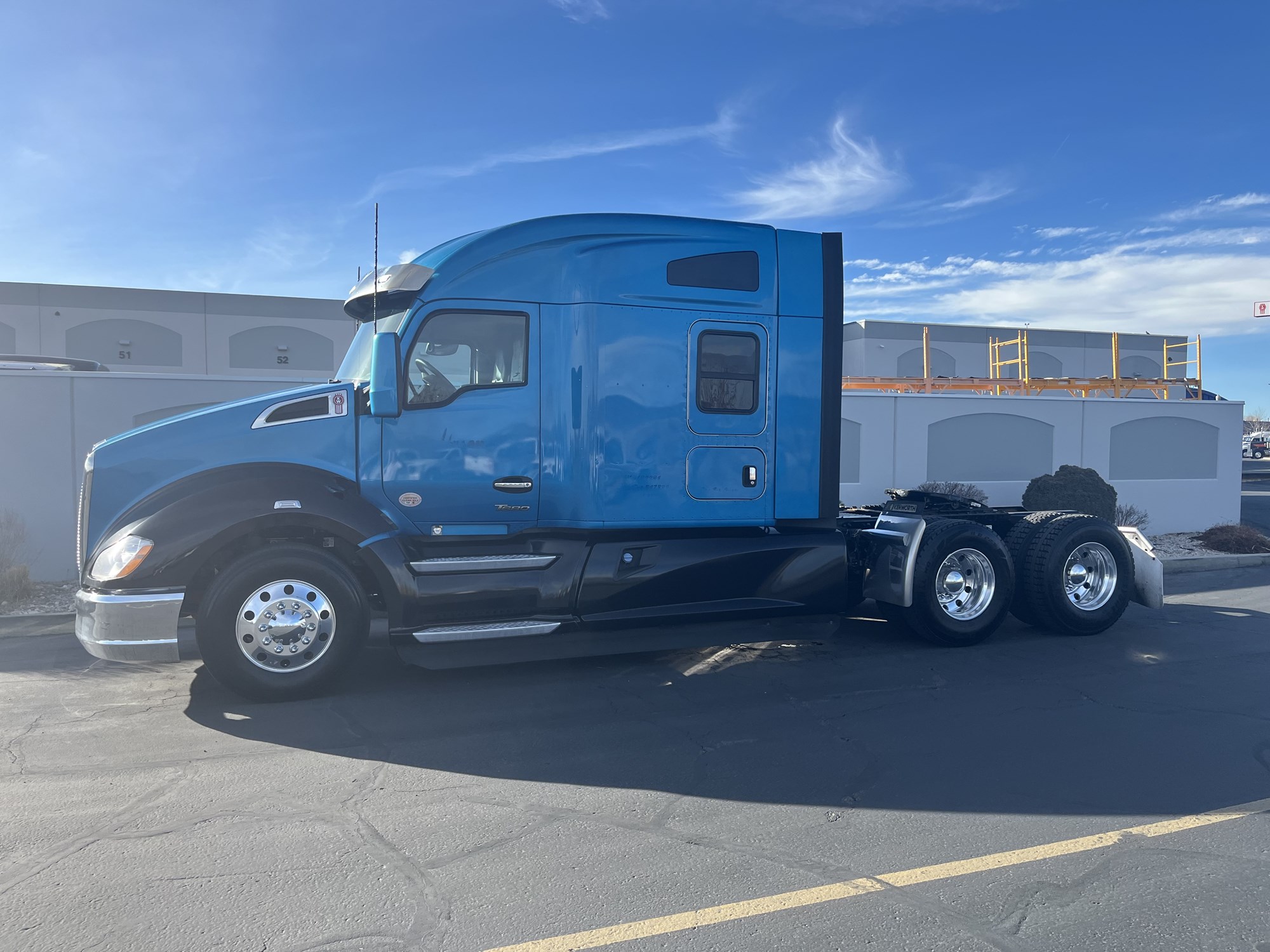 2022 Kenworth T680 - image 1 of 6