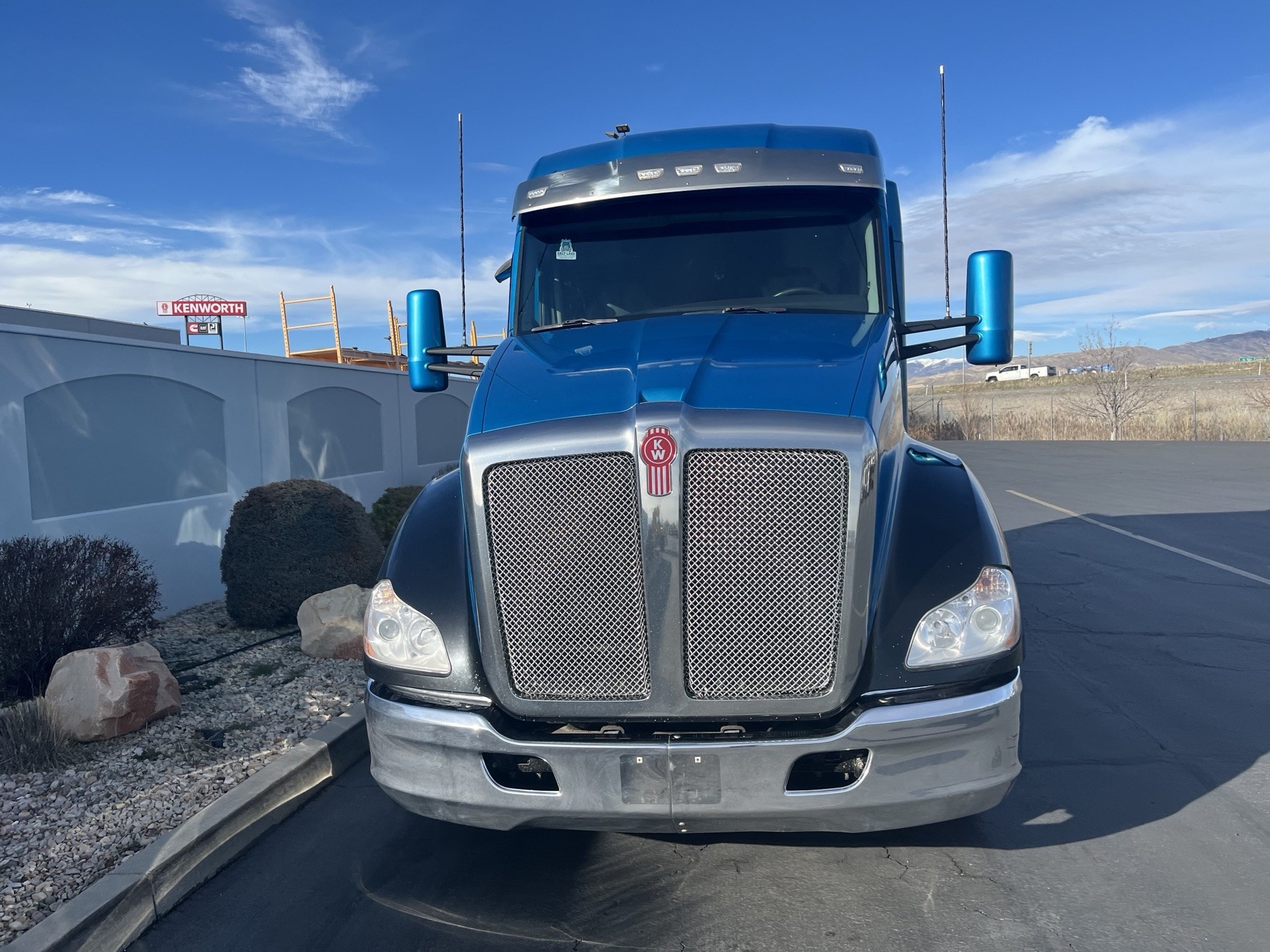 2022 Kenworth T680 - image 3 of 6