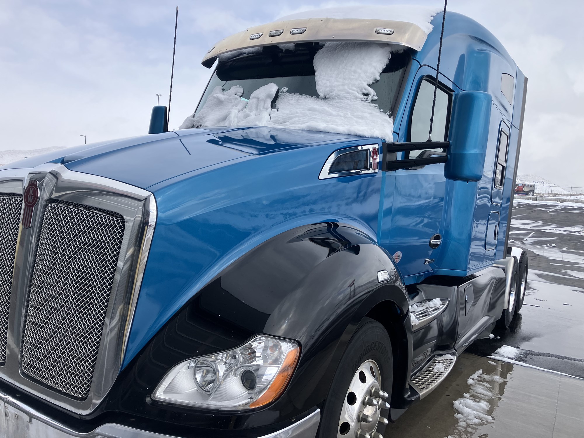 2022 Kenworth T680 - image 3 of 4