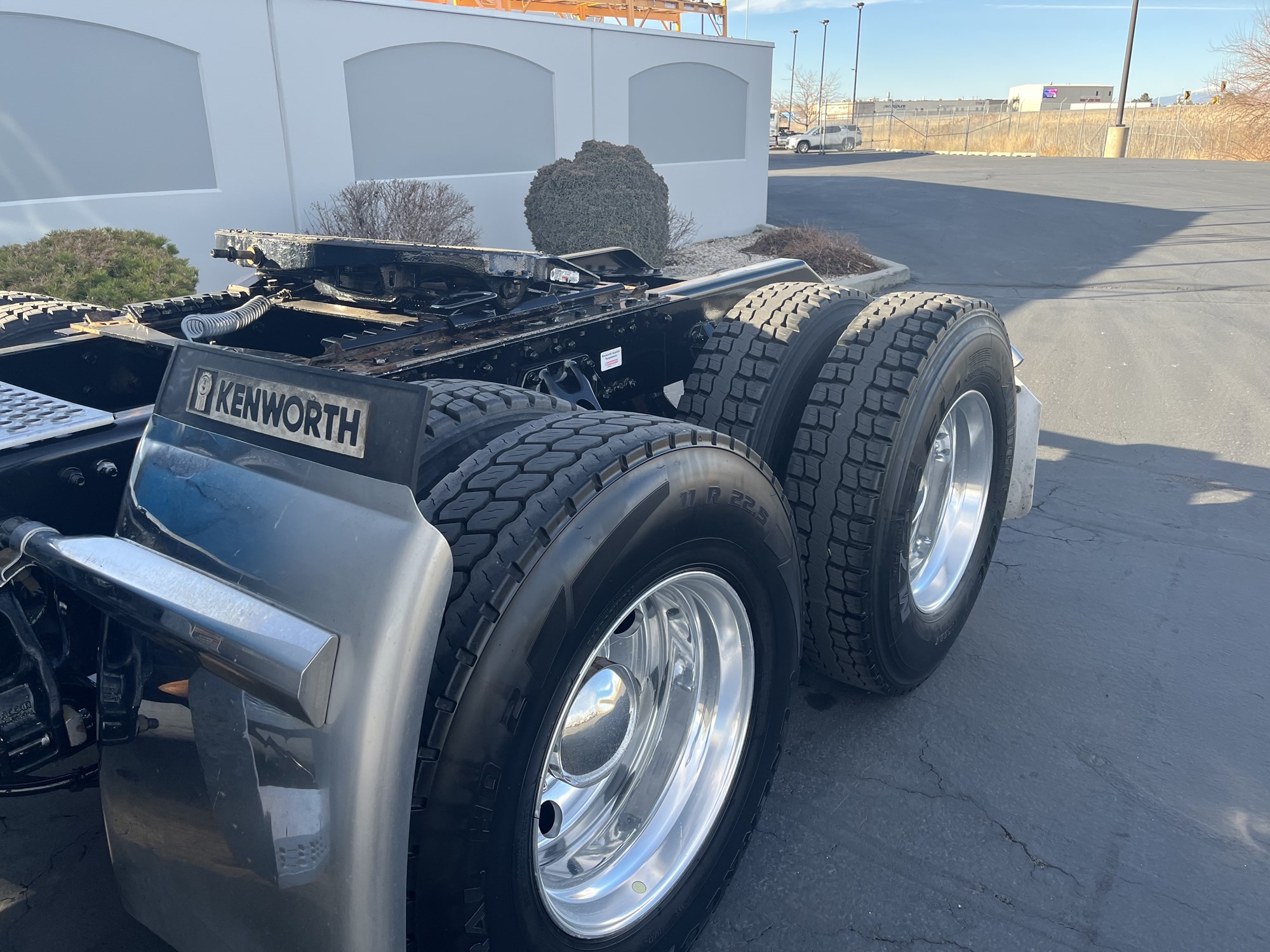 2022 Kenworth T680 - image 5 of 6