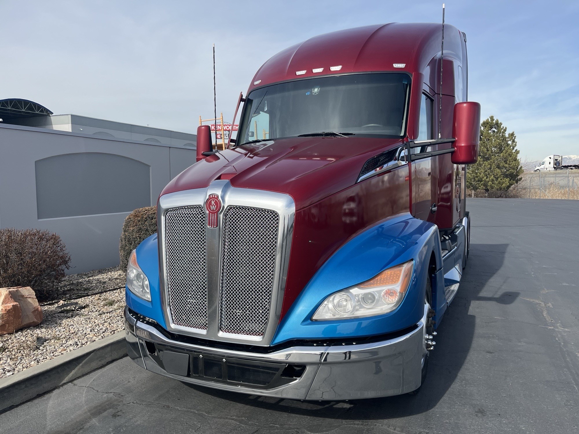 2022 Kenworth T680 2022 Kenworth T680 - image 2 of 6