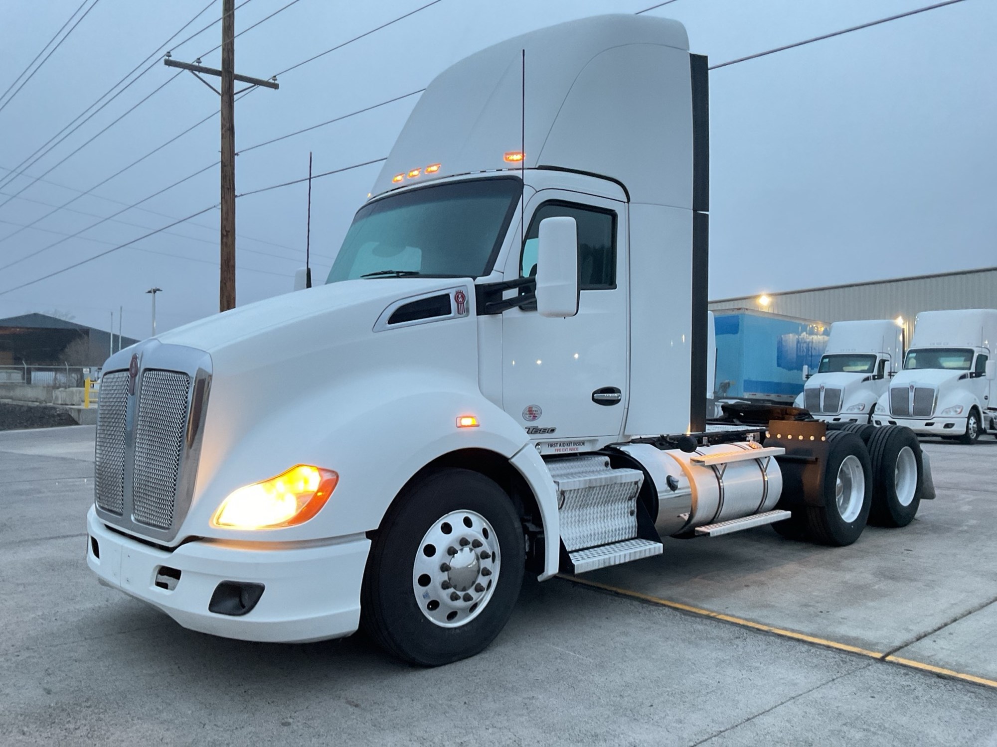 2022 Kenworth T680 - image 1 of 6