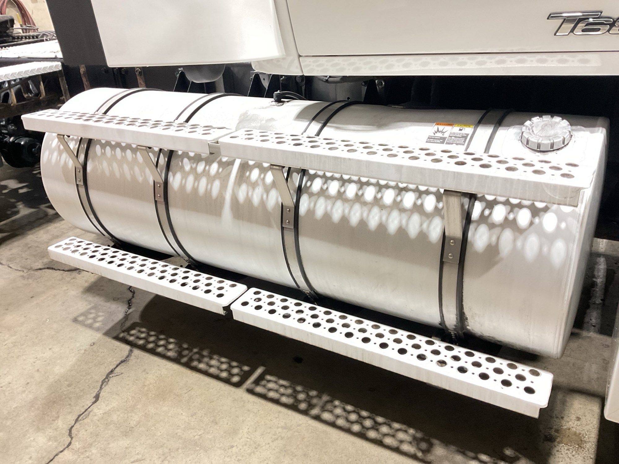 2022 Kenworth T680 - image 5 of 6