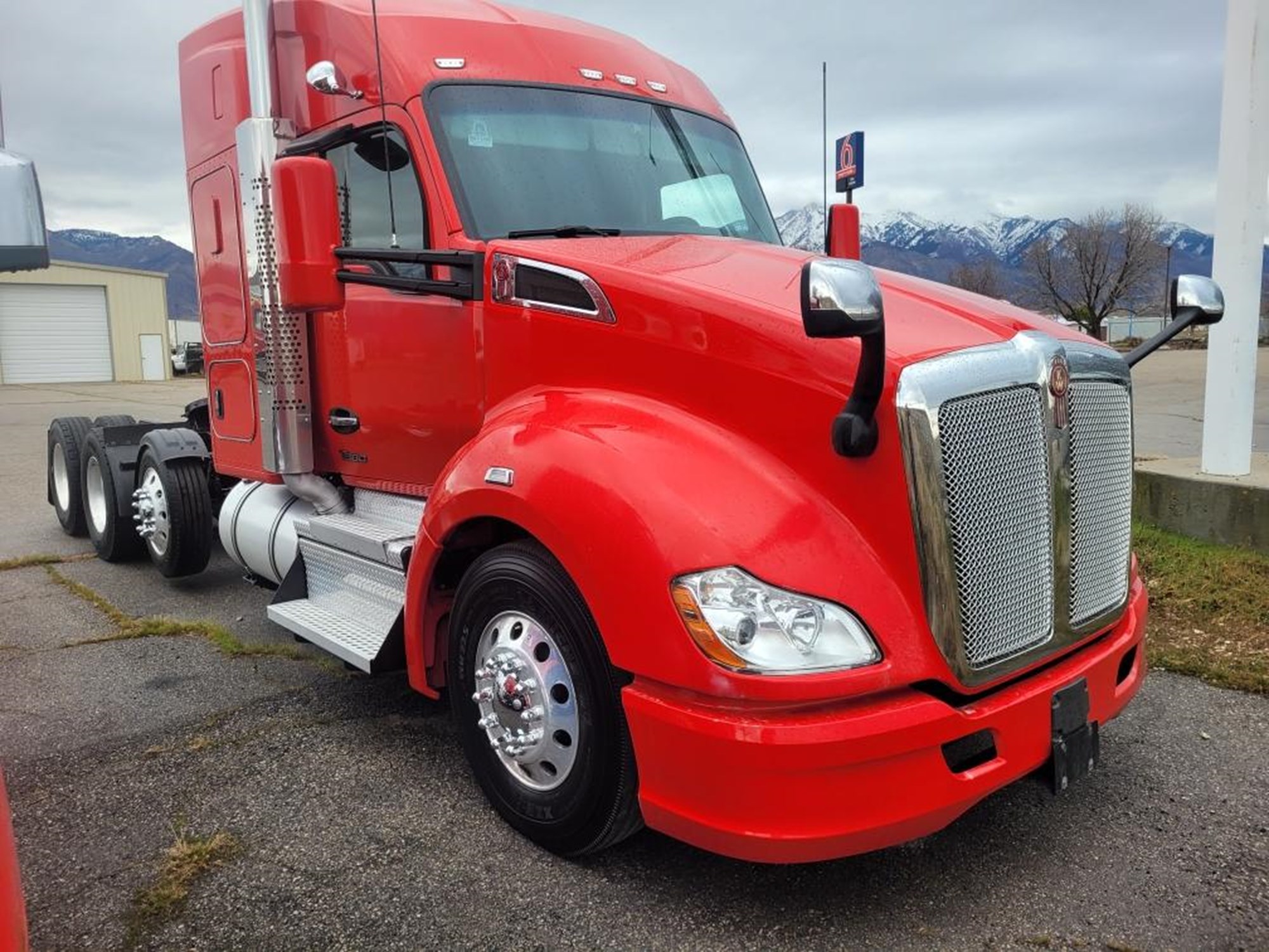 2022 Kenworth T680 2022 Kenworth T680 - image 2 of 2