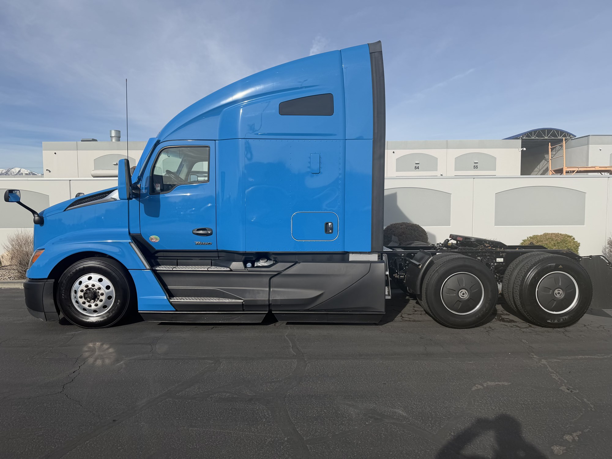 2022 Kenworth T680 2022 Kenworth T680 - image 1 of 6