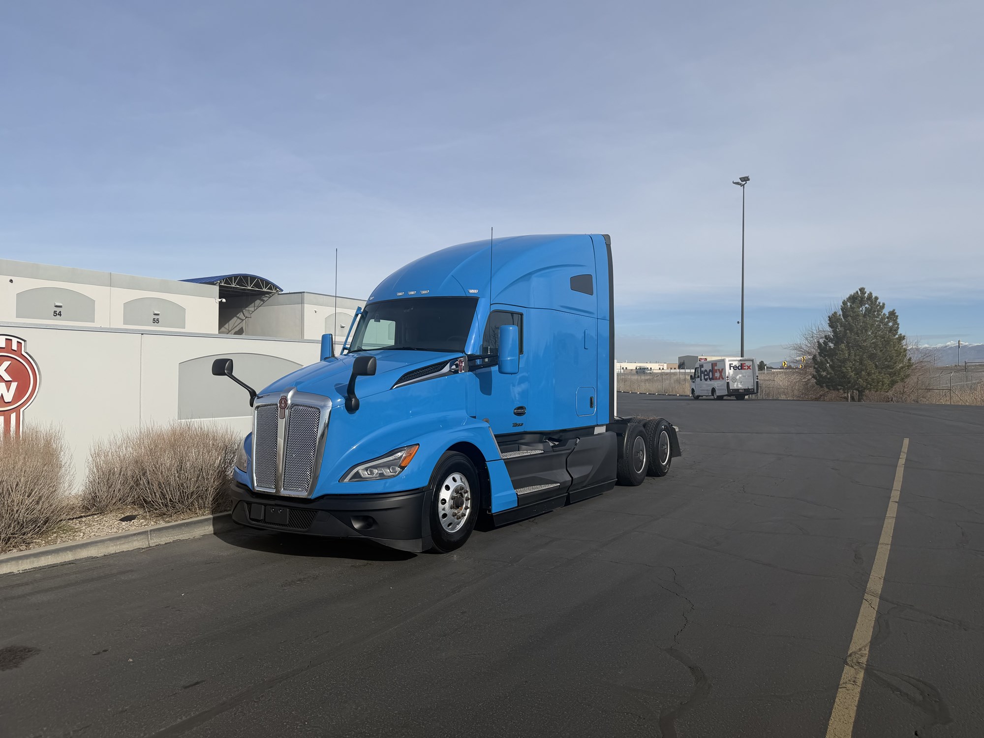 2022 Kenworth T680 2022 Kenworth T680 - image 2 of 6