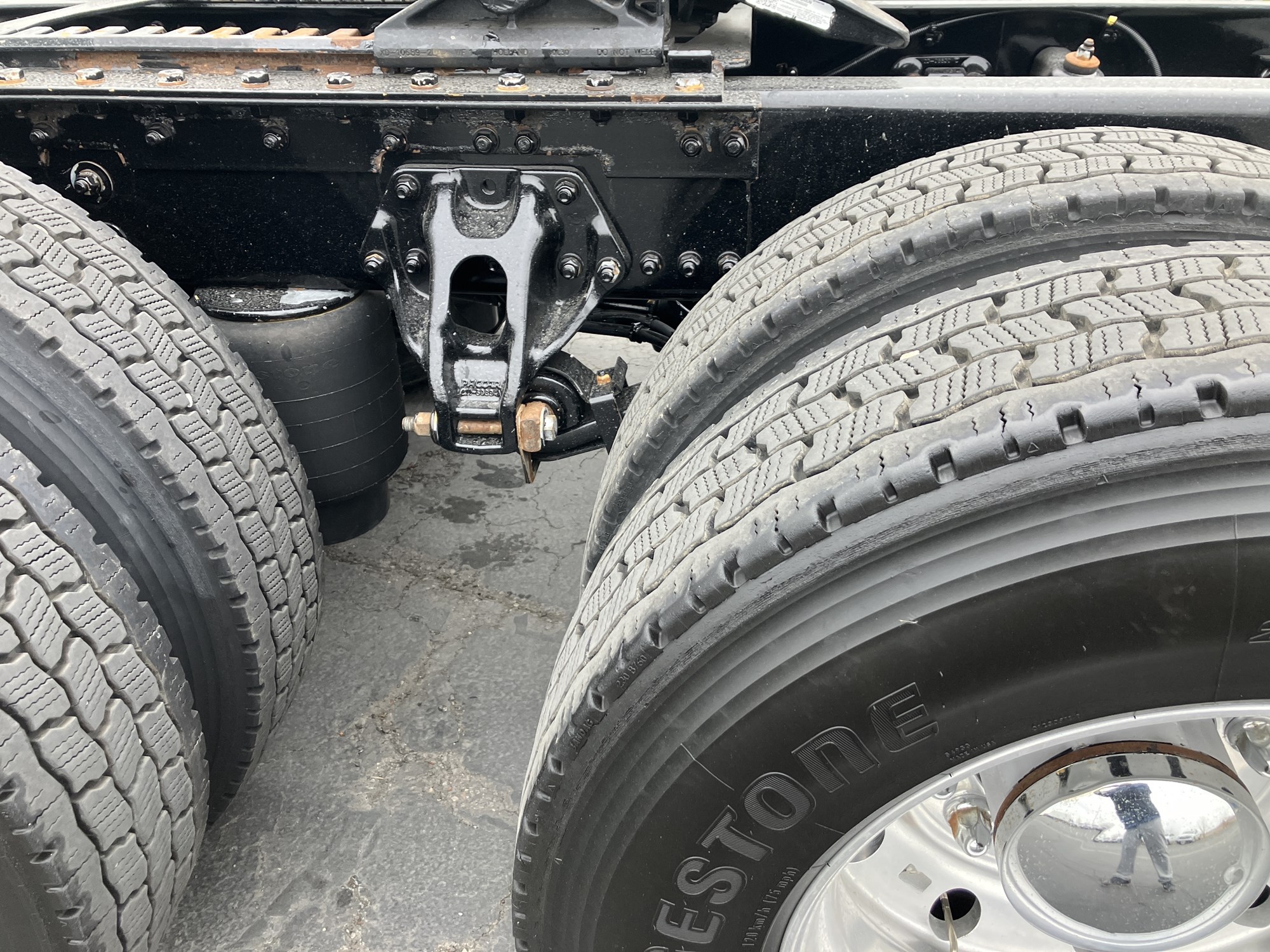 2022 Kenworth T680 - image 5 of 6