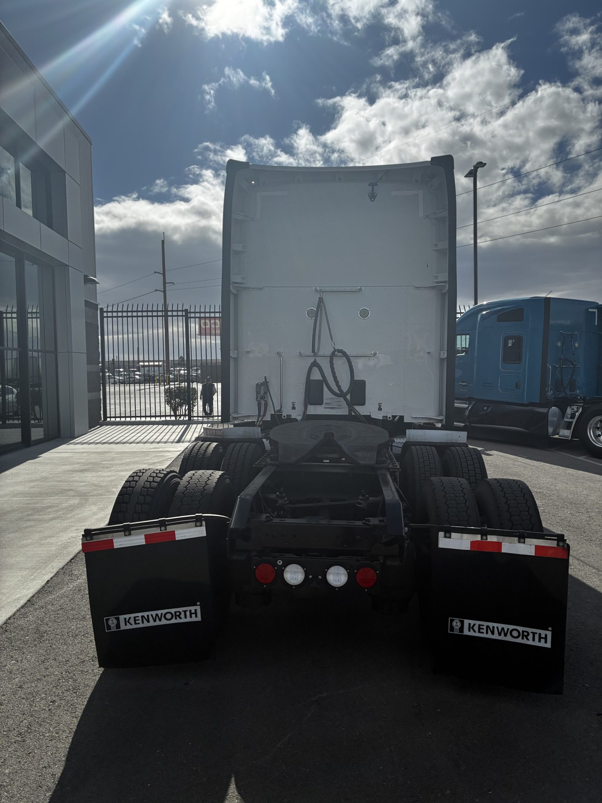 2022 Kenworth T680 2022 Kenworth T680 - image 5 of 6