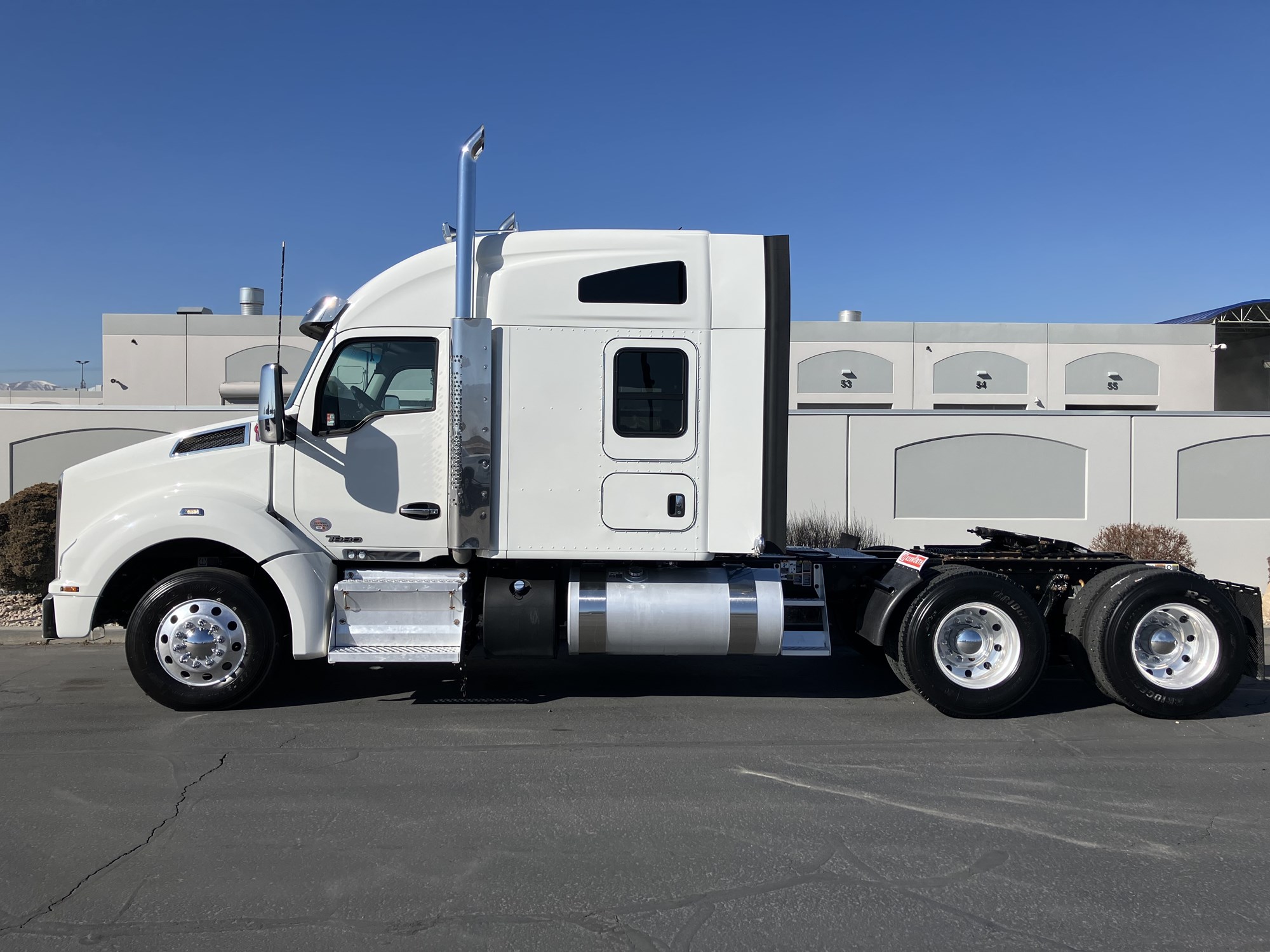 2022 Kenworth T880 - image 1 of 6