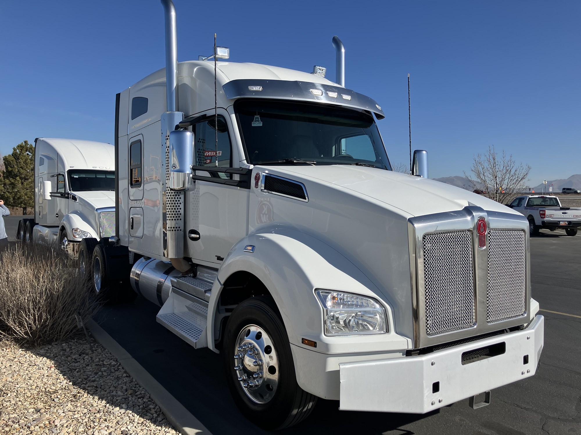 2022 Kenworth T880 - image 4 of 6