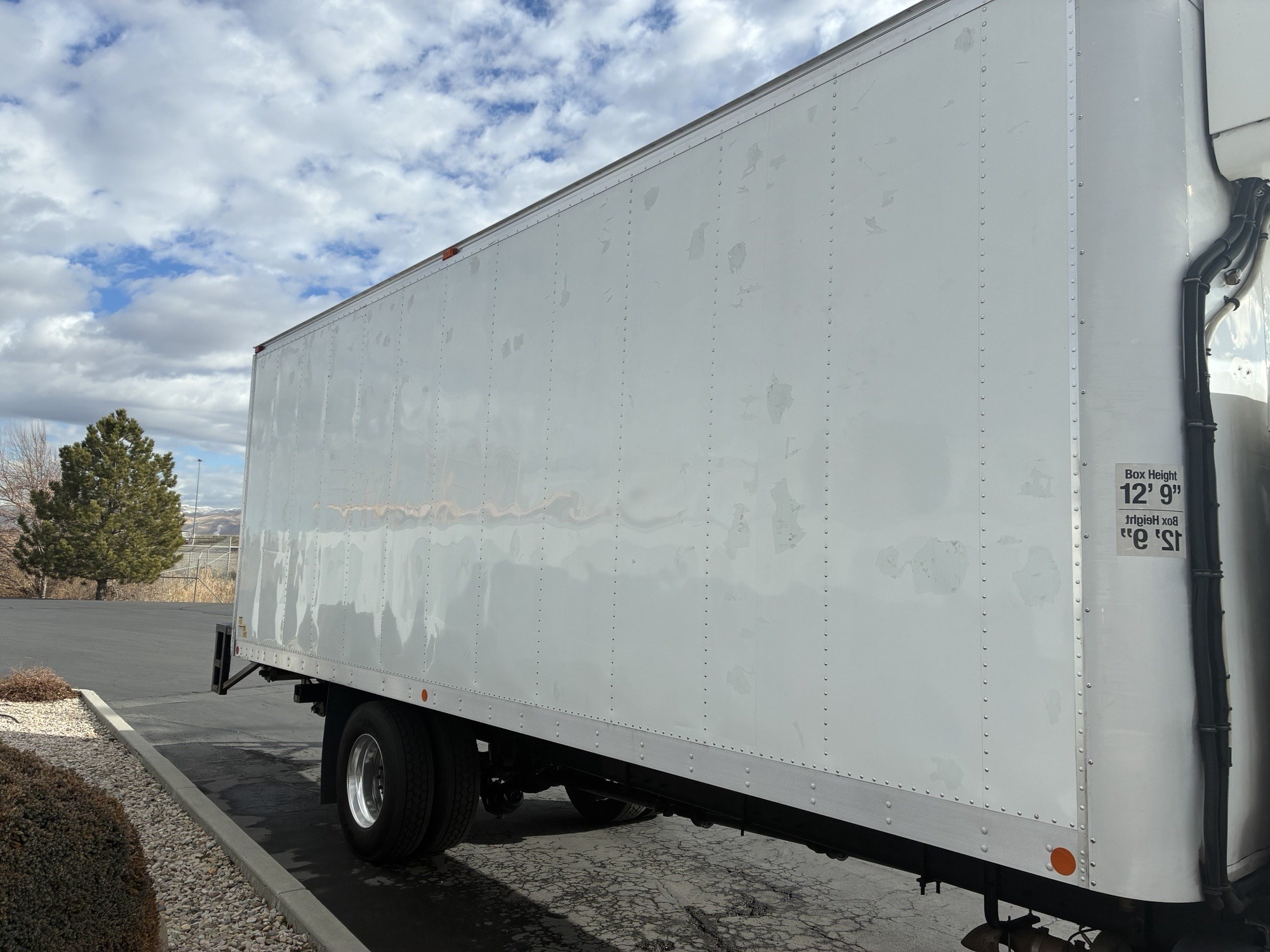 2022 Kenworth T370 - image 5 of 6