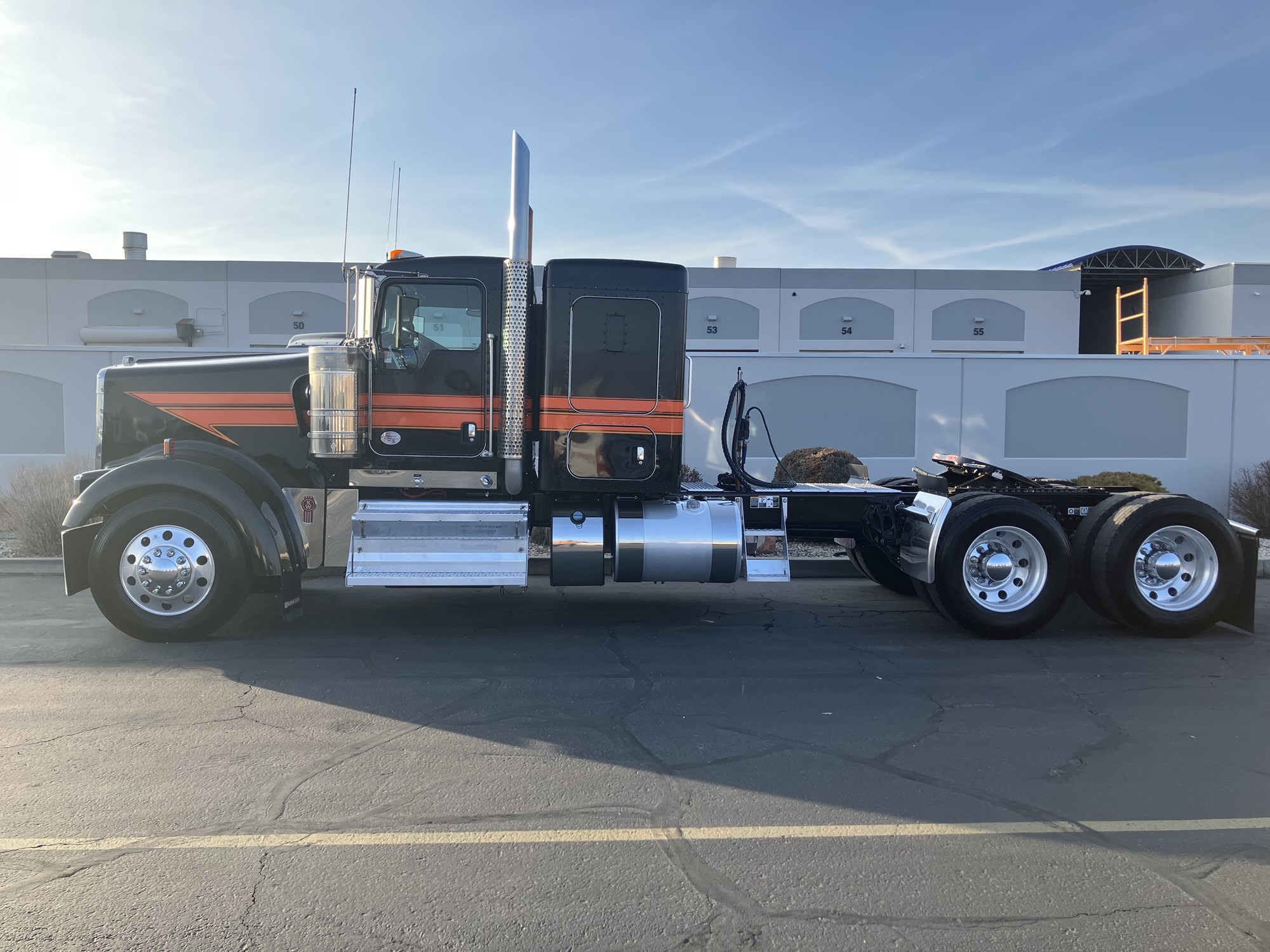 2022 Kenworth W900 2022 Kenworth W900 - image 1 of 6