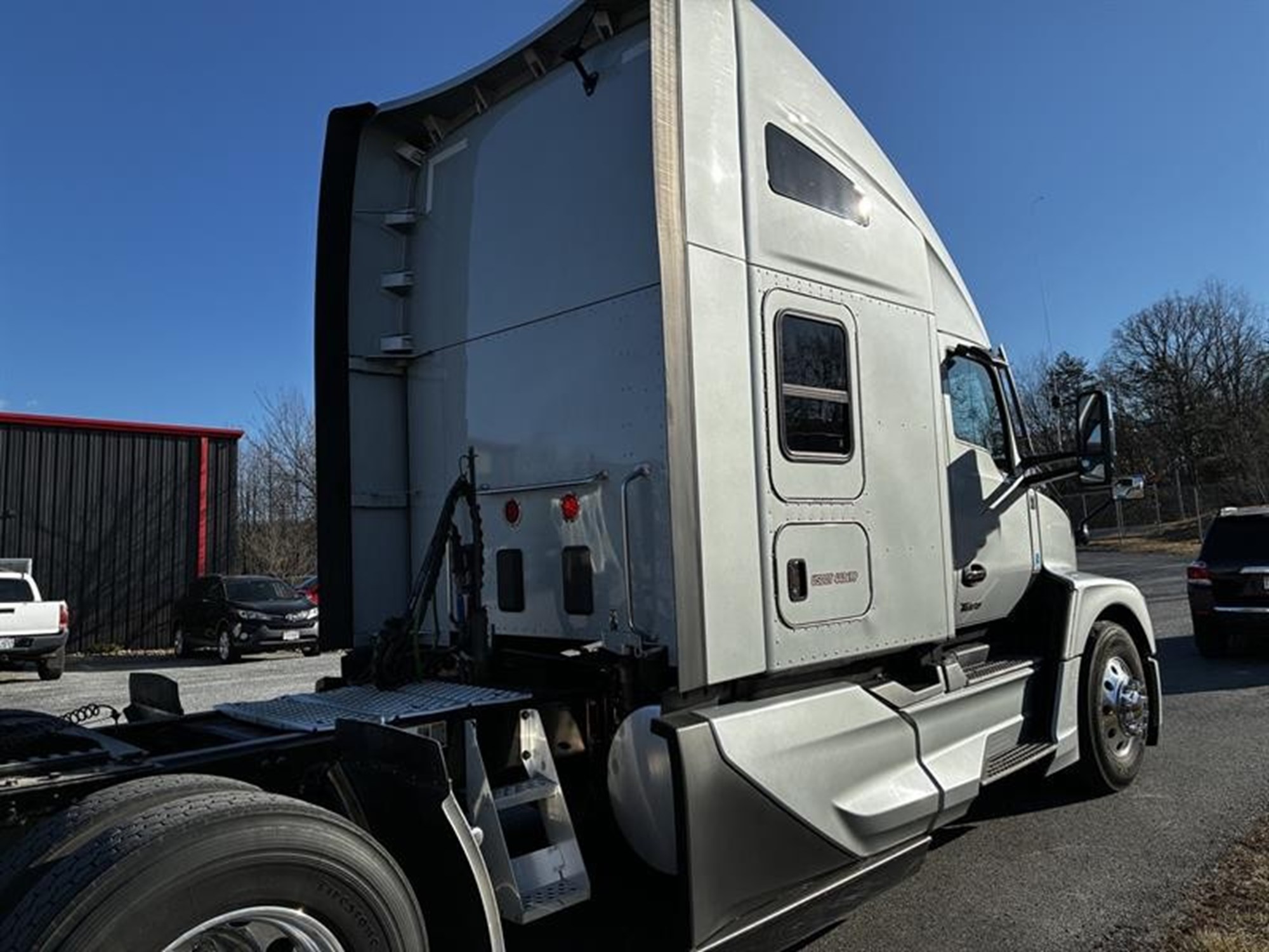 2023 Kenworth T680 - image 2 of 2