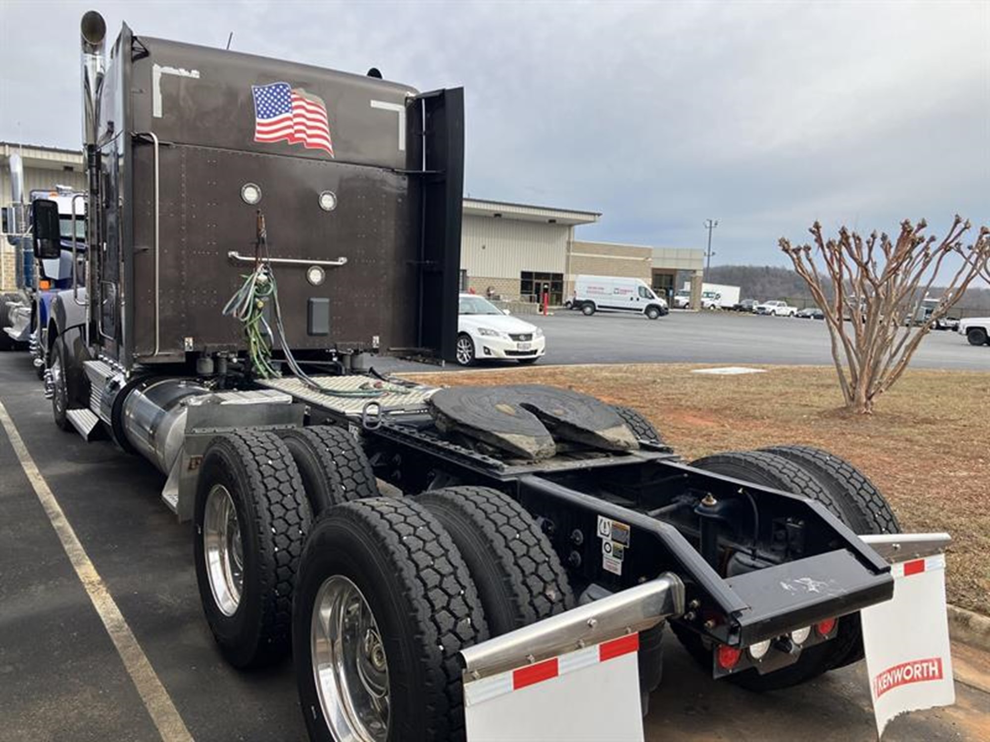 2023 Kenworth W990 2023 Kenworth W990 - image 2 of 3