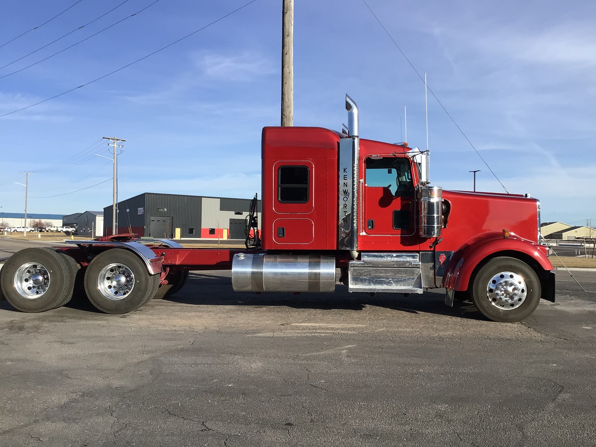 2023 Kenworth W900L 2023 Kenworth W900L - image 3 of 6