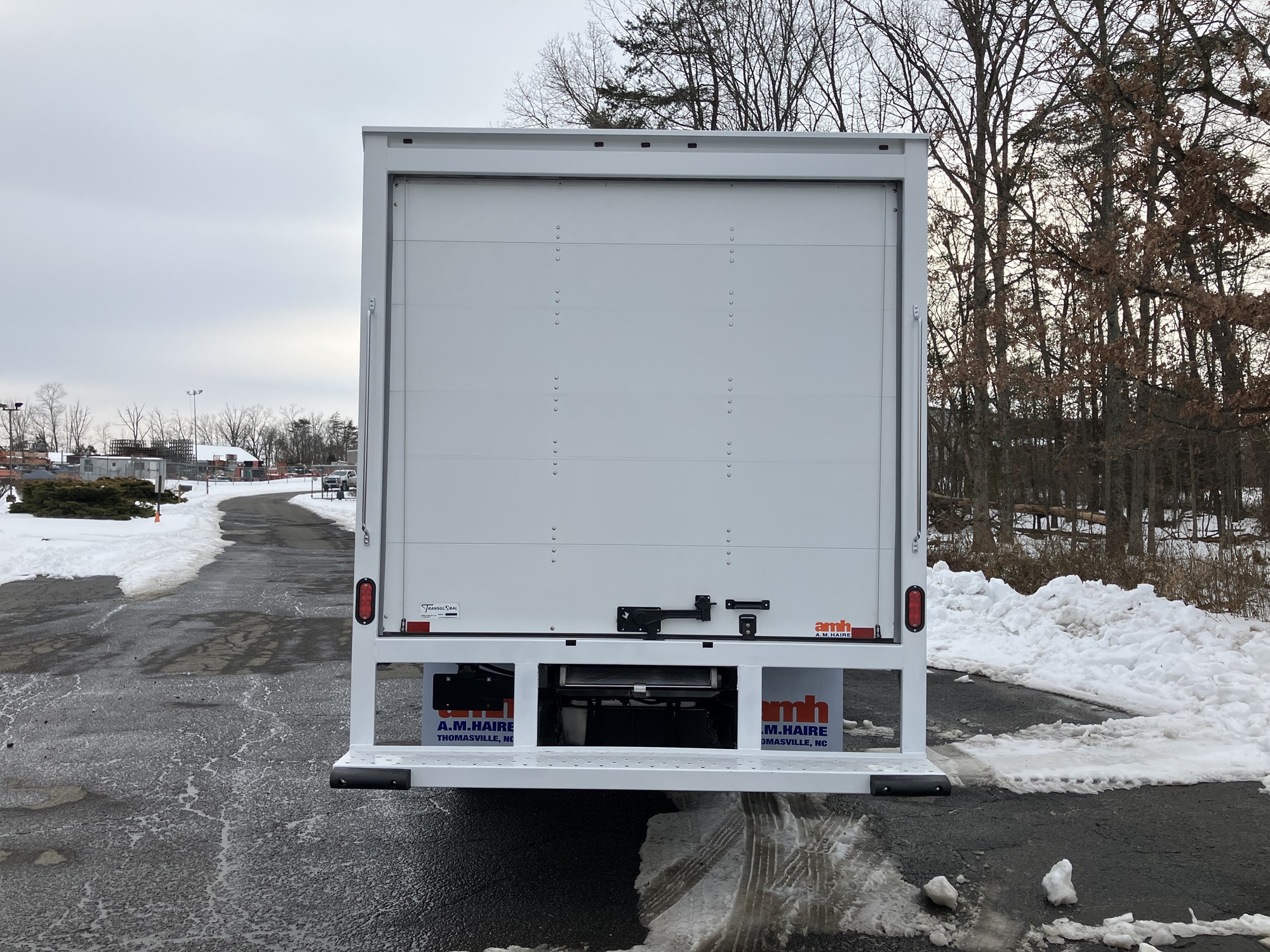 2024 Isuzu - image 4