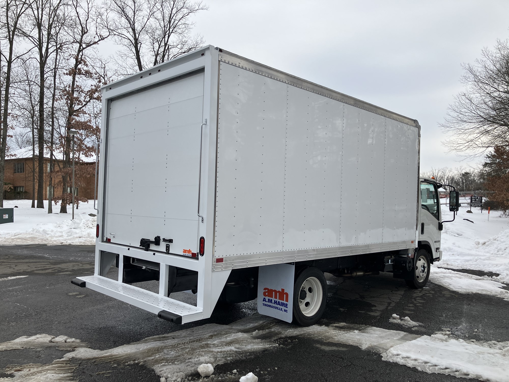 2024 Isuzu - image 5