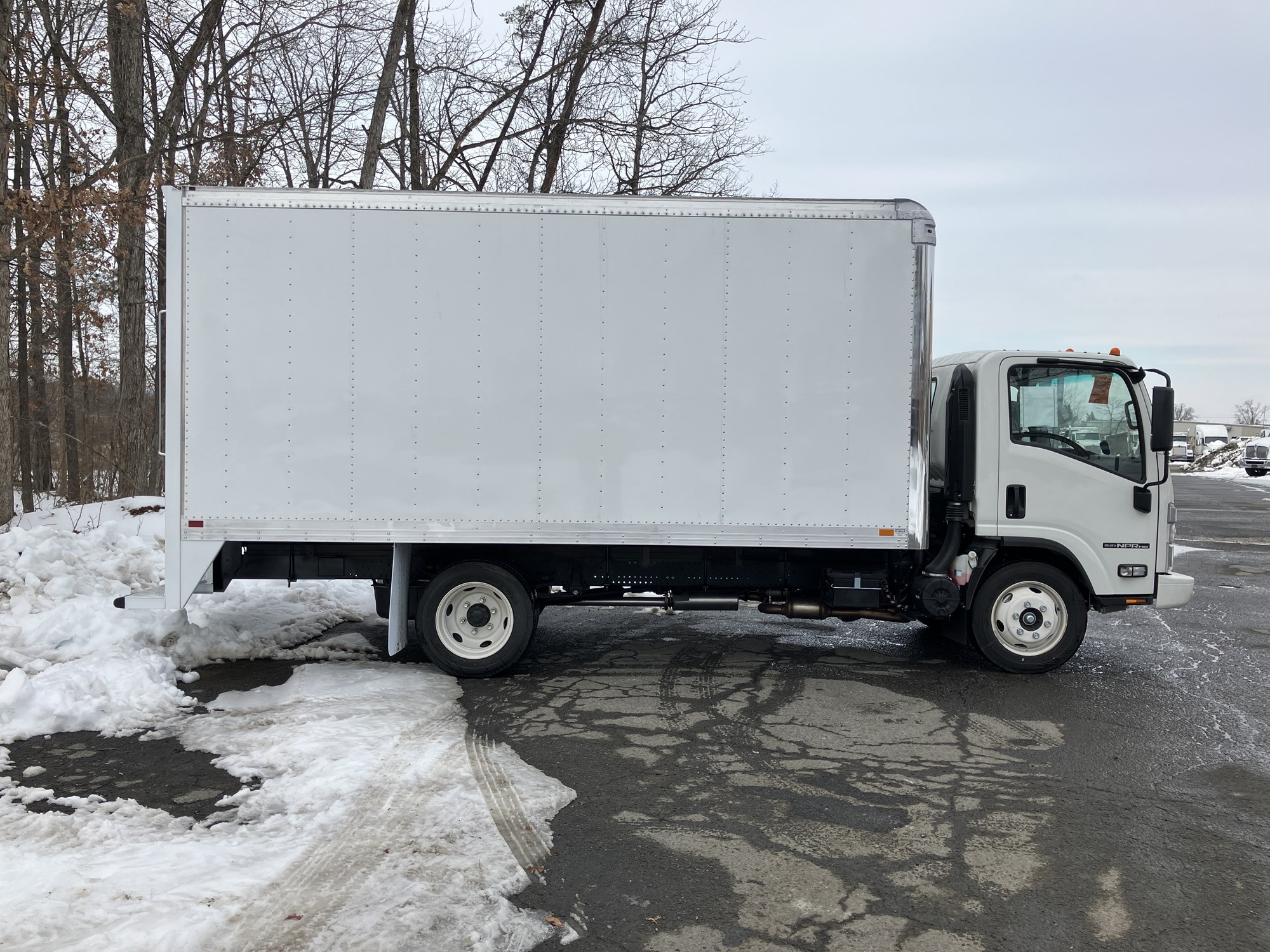 2024 Isuzu - image 6