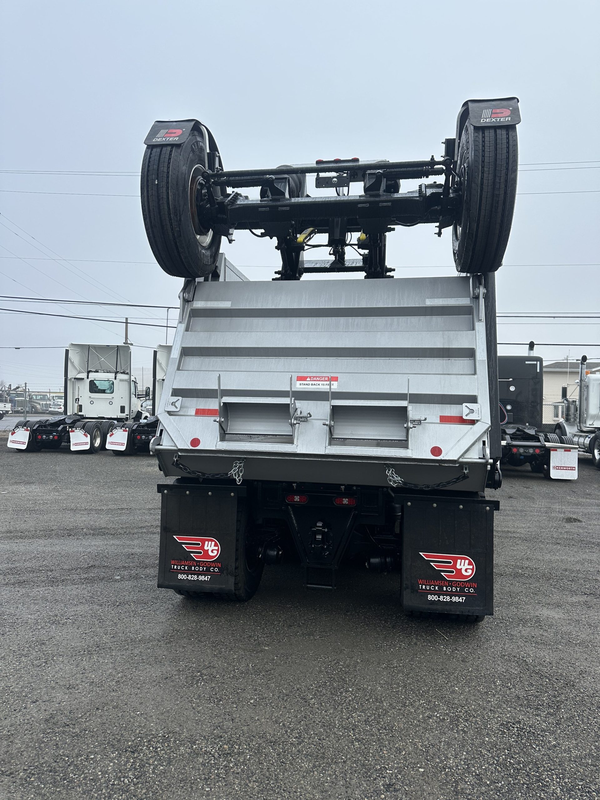 2025 Kenworth T880 - image 4