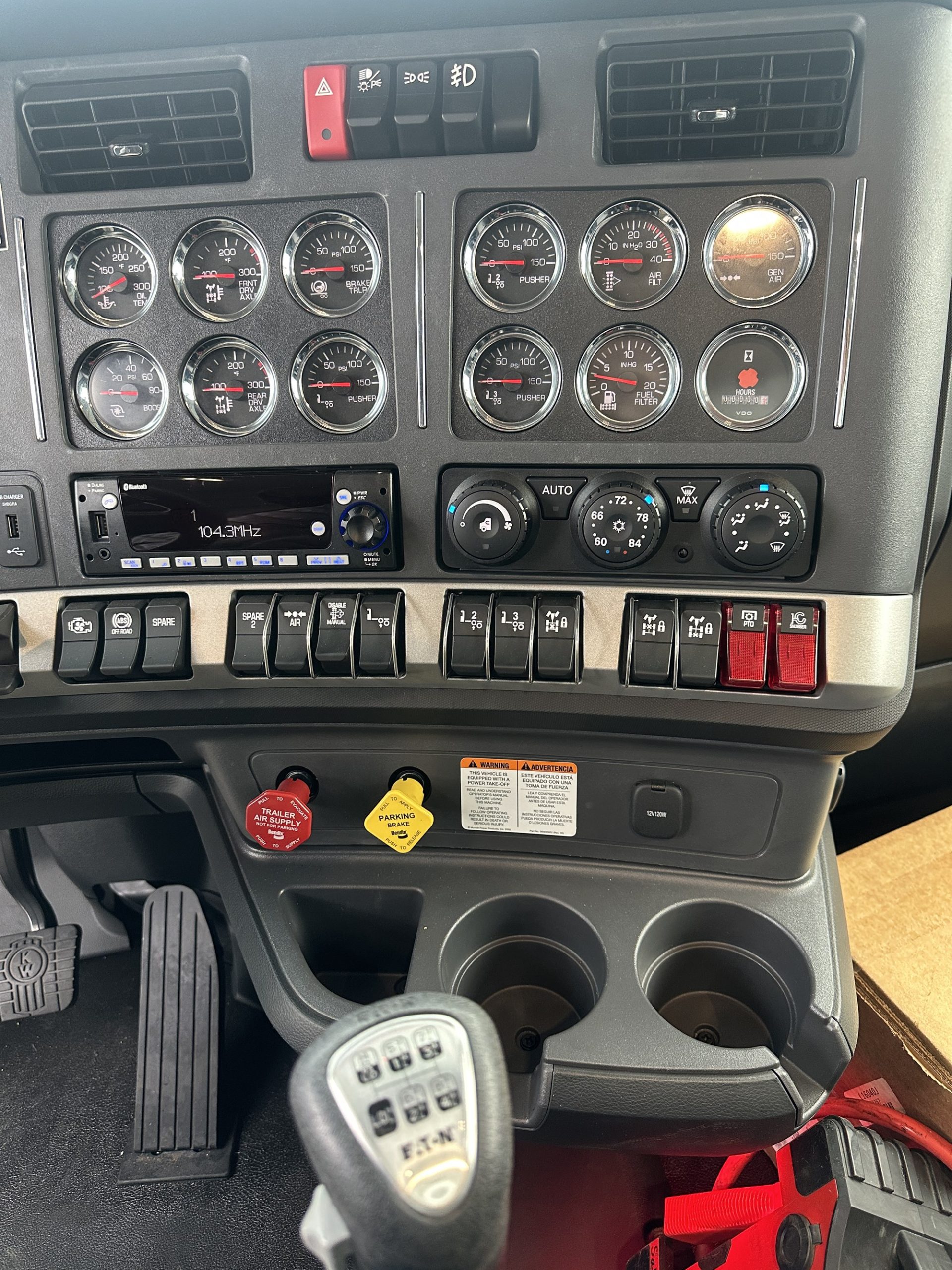 2025 Kenworth T880 - image 6