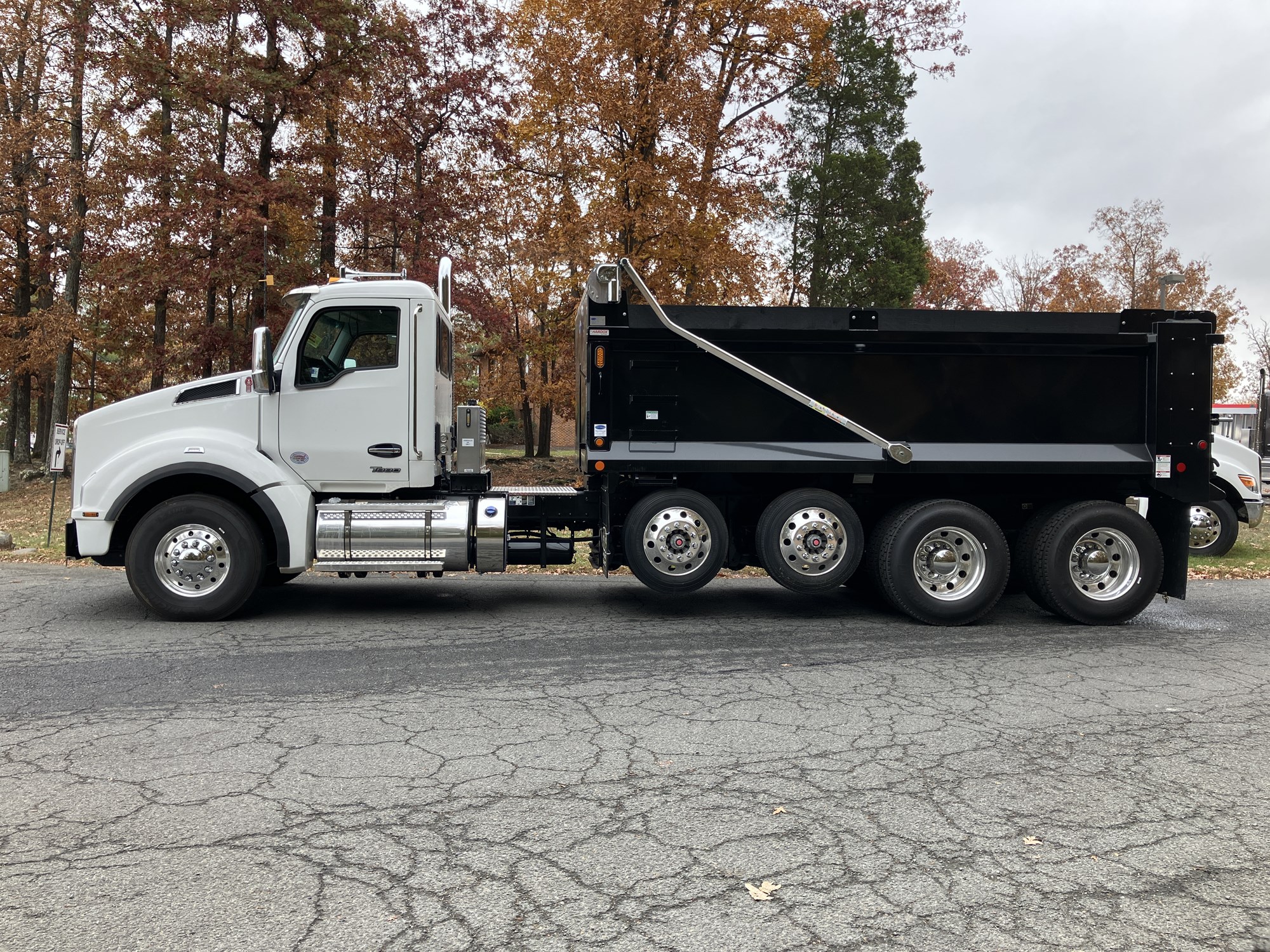 2026 Kenworth T880 - image 1