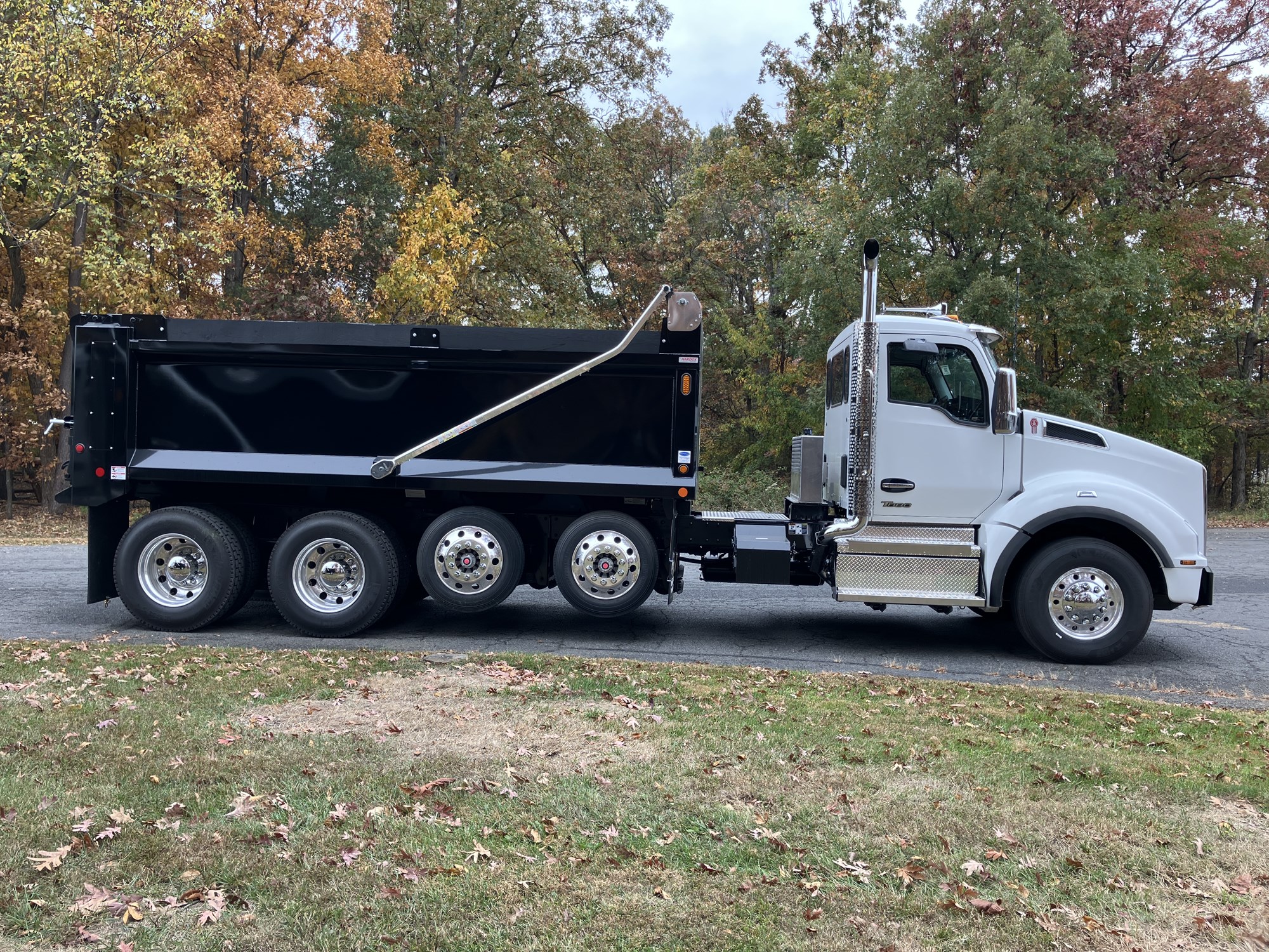 2026 Kenworth T880 - image 6