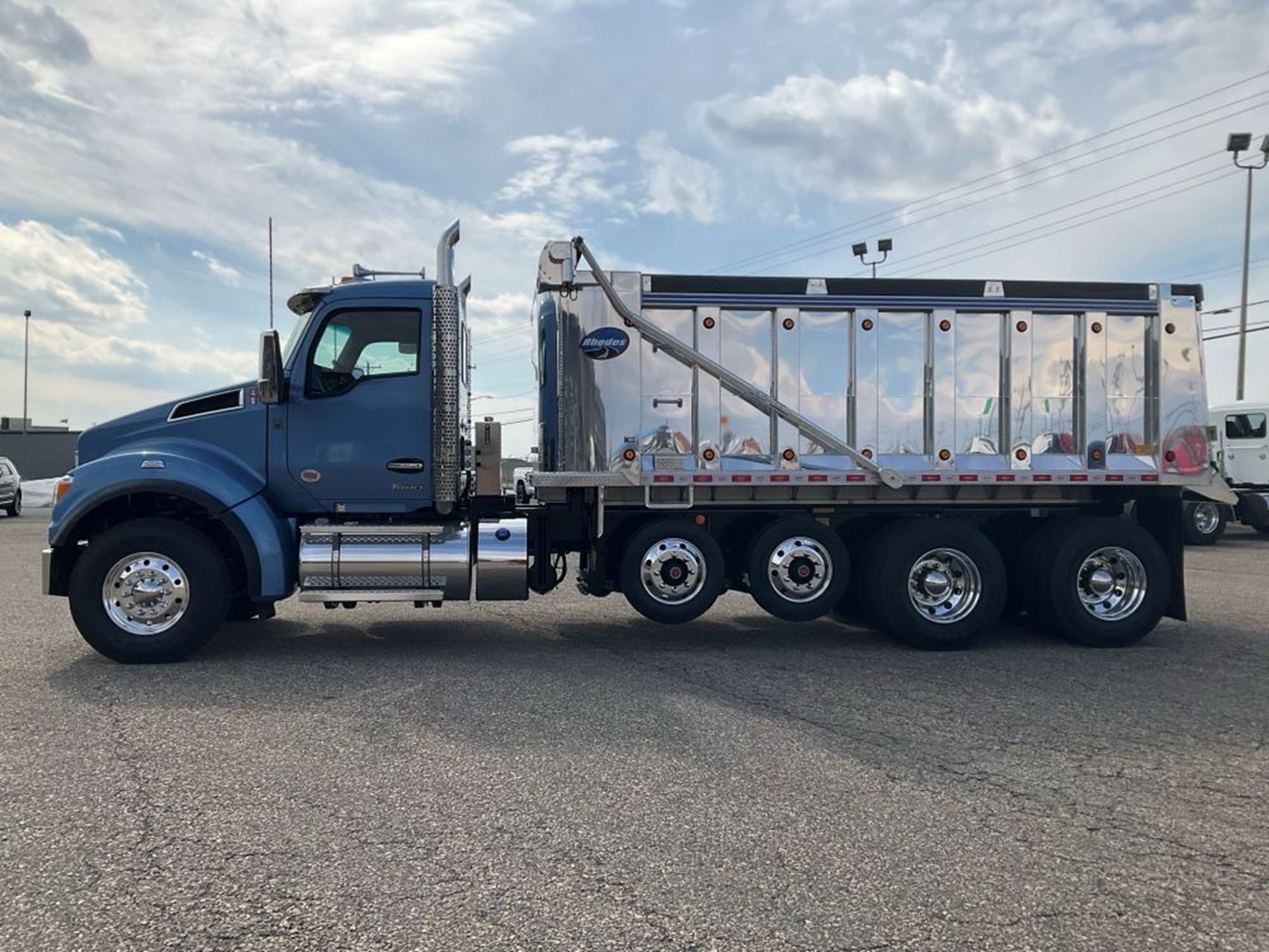 2026 Kenworth T880 2026 Kenworth T880 - image 2 of 6