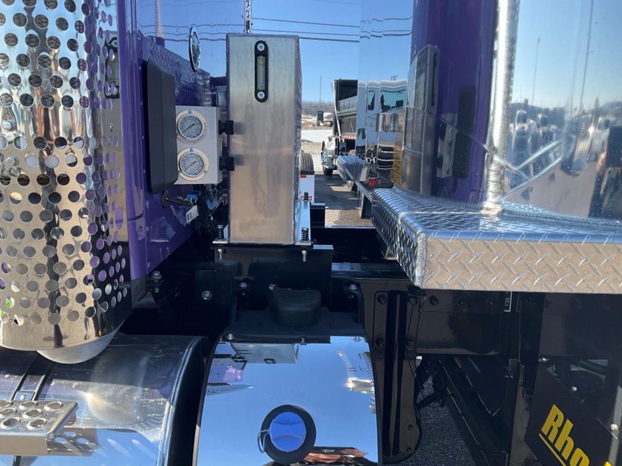 2026 Kenworth T880 - image 3