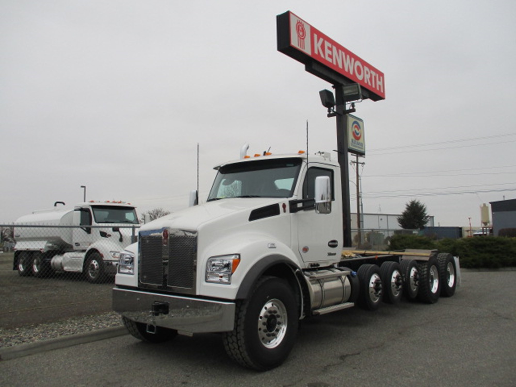2026 Kenworth T880 2026 Kenworth T880 - image 1 of 6