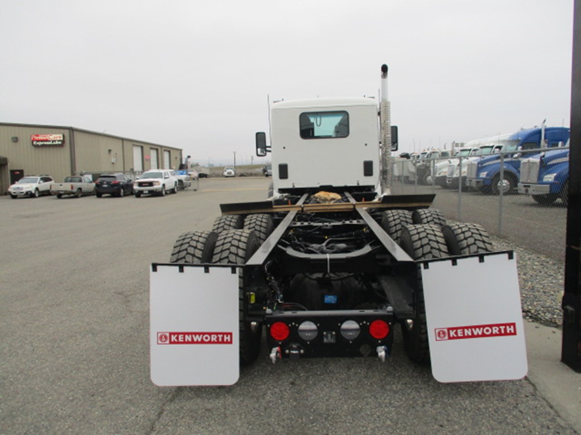 2026 Kenworth T880 2026 Kenworth T880 - image 4 of 6